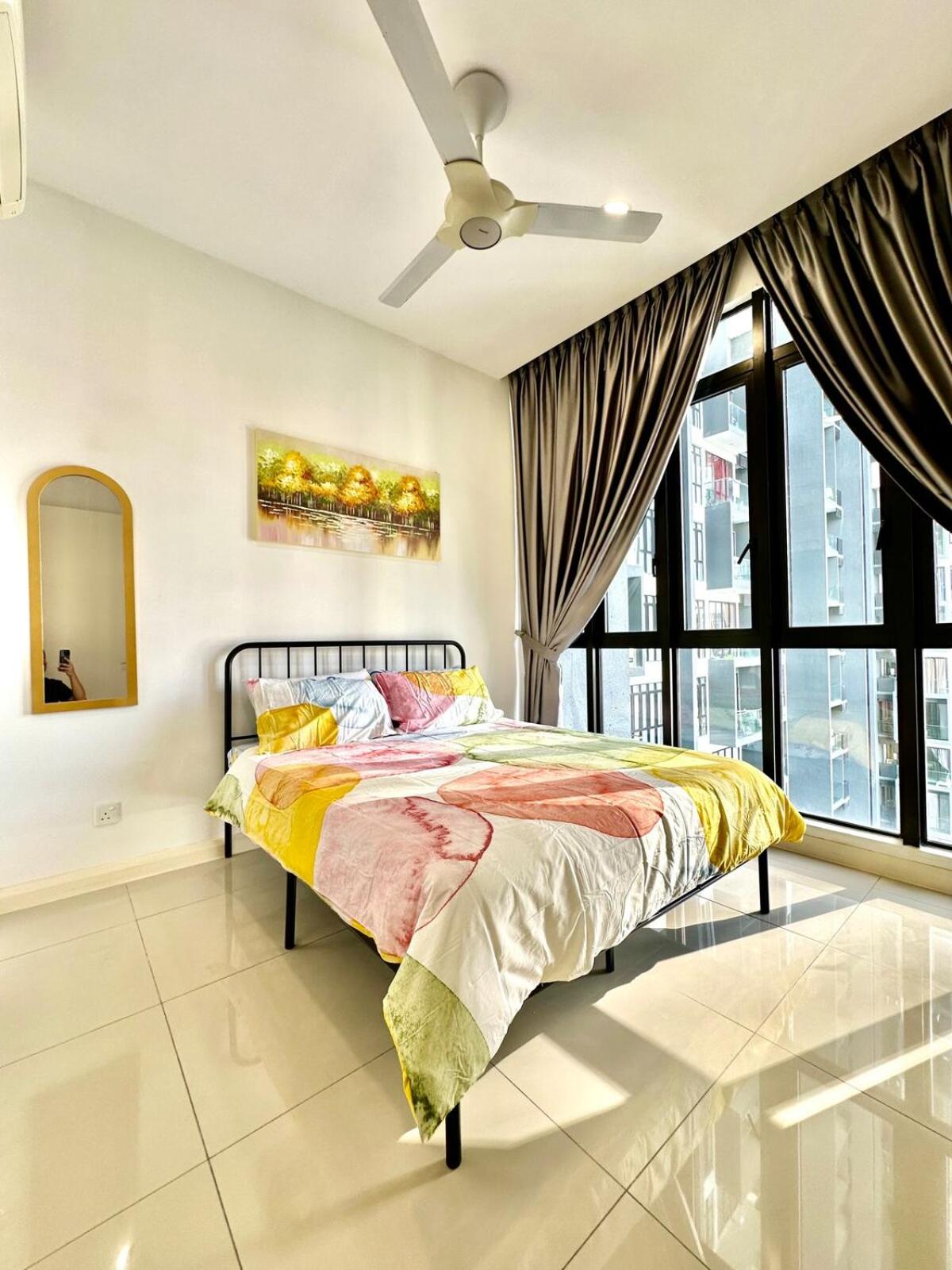 Rare D Pristine 4 bedroom condo opp Legoland, medini mall and gleneagles hospital