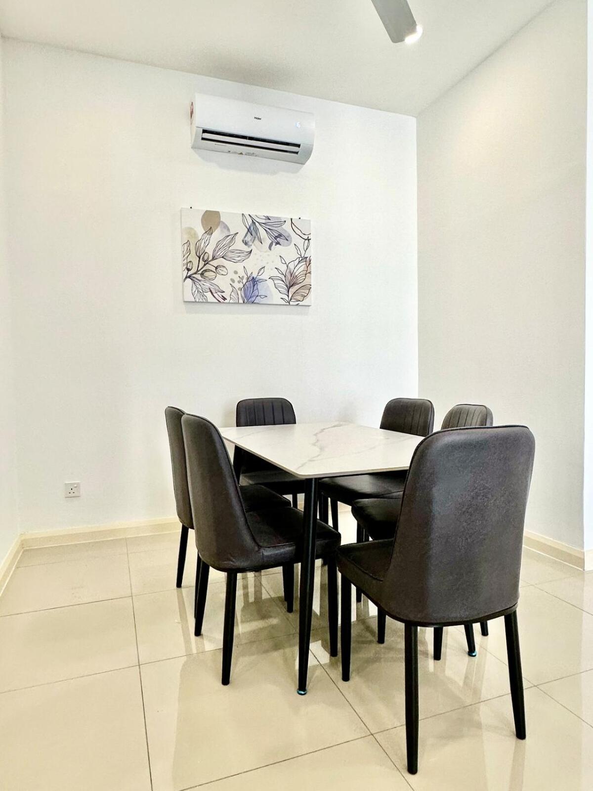 Rare D Pristine 4 bedroom condo opp Legoland, medini mall and gleneagles hospital