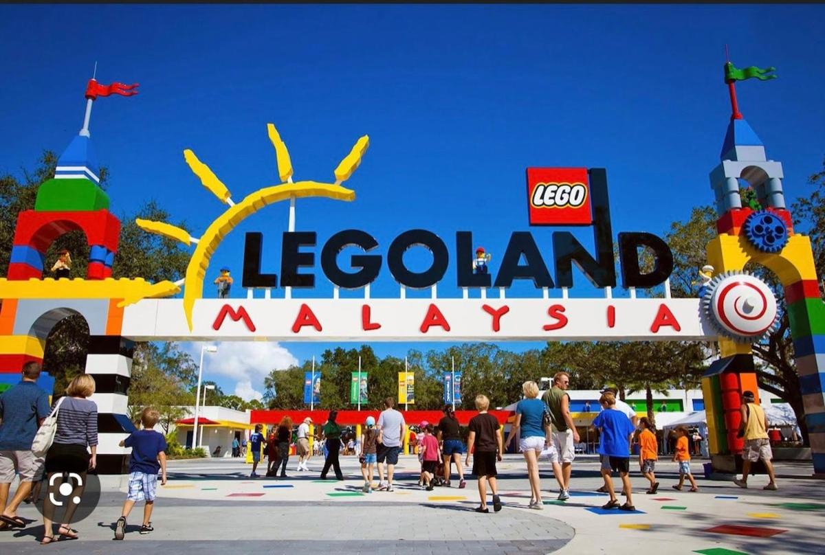 Rare D Pristine 4 bedroom condo opp Legoland, medini mall and gleneagles hospital