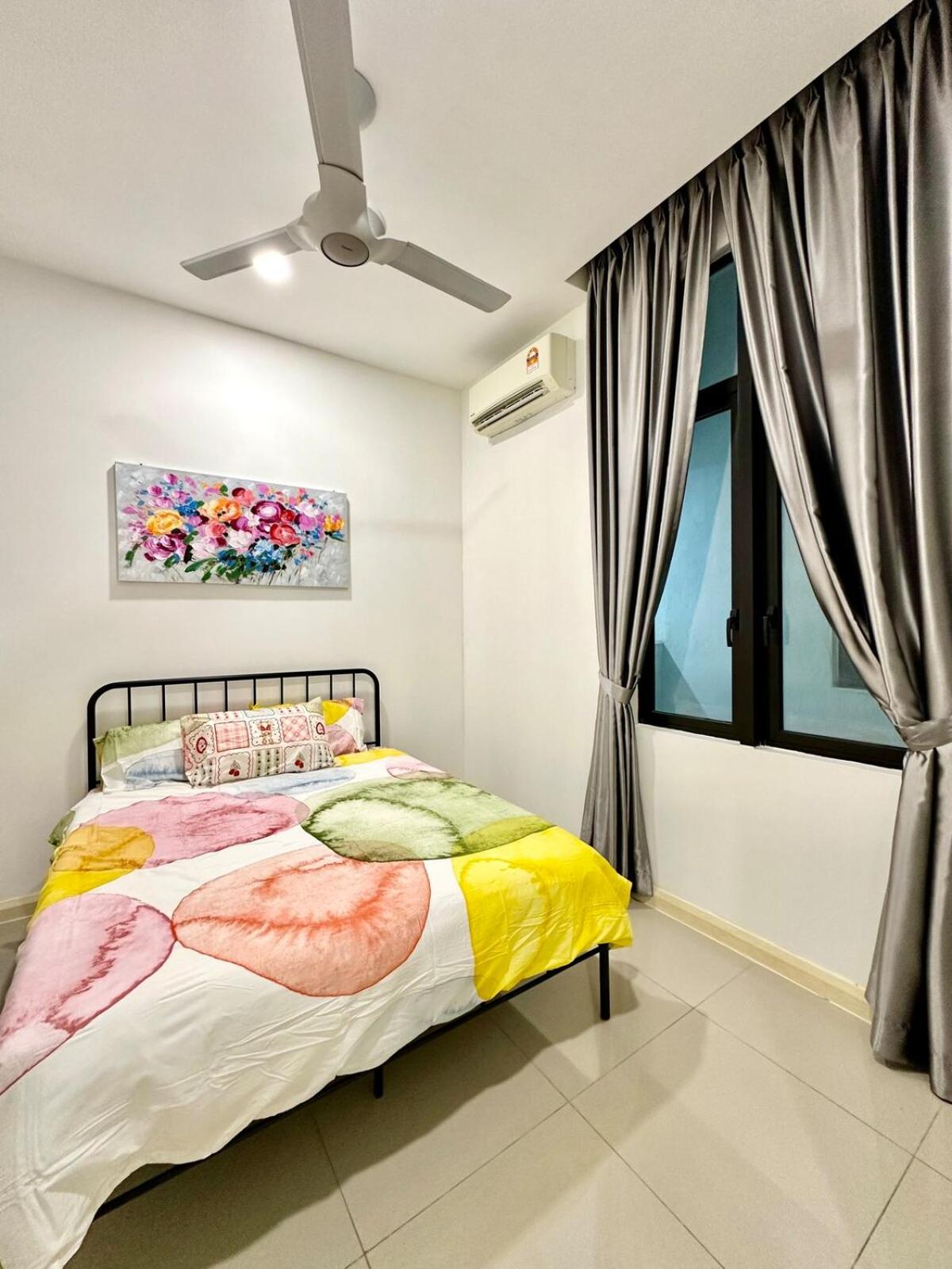 Rare D Pristine 4 bedroom condo opp Legoland, medini mall and gleneagles hospital