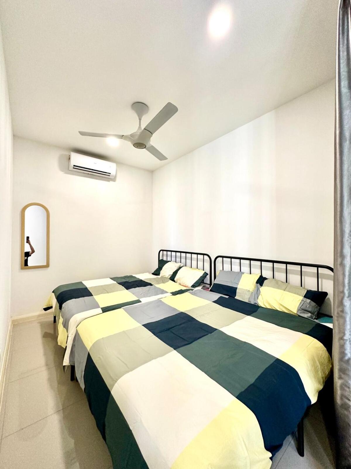 Rare D Pristine 4 bedroom condo opp Legoland, medini mall and gleneagles hospital