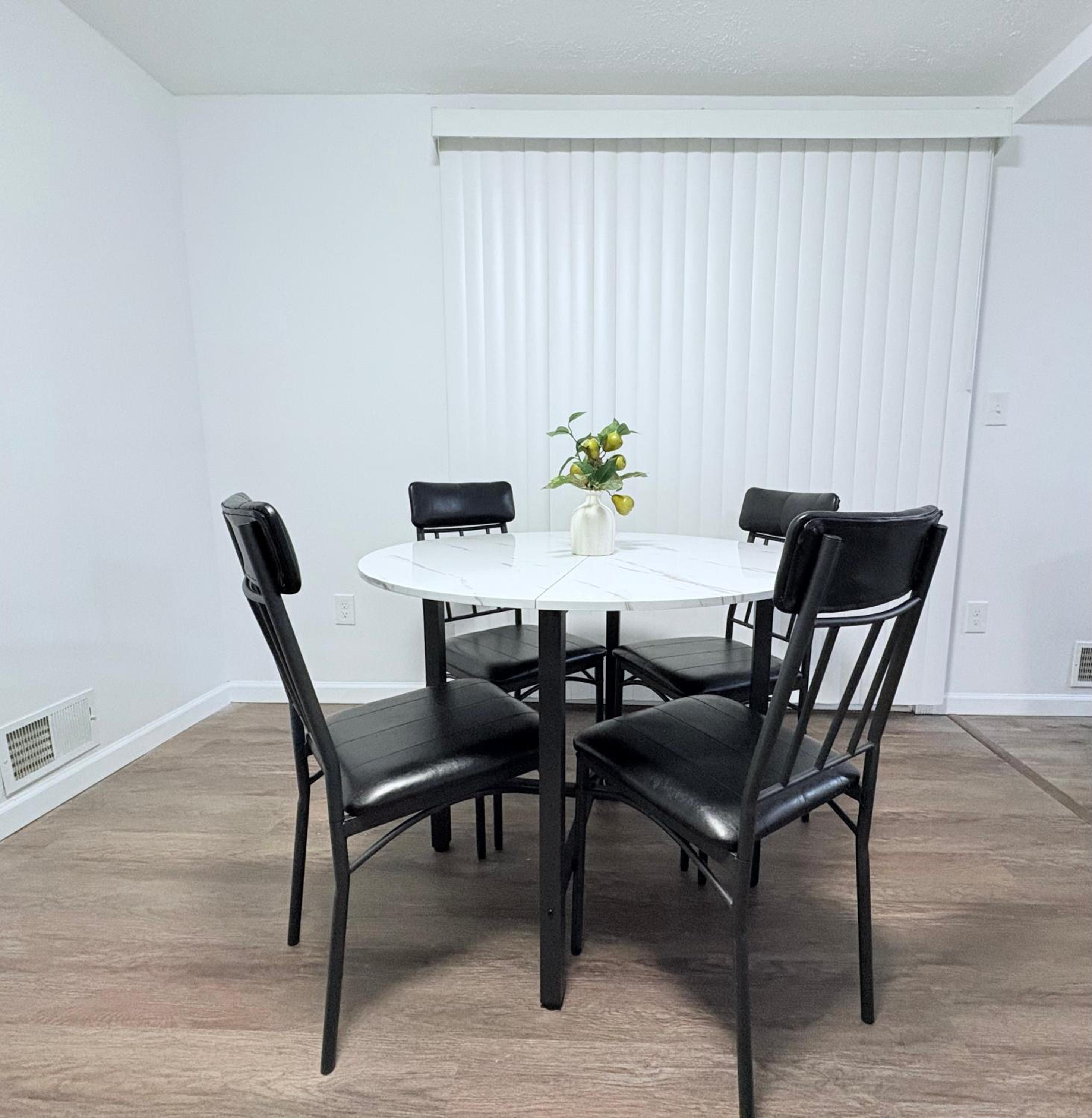 Peaceful King House - Gift for 3-night stays!