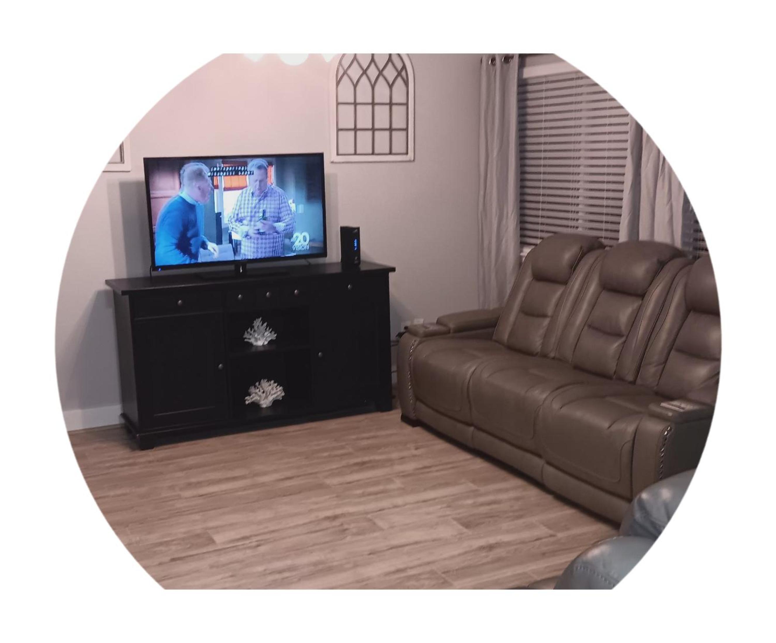 Home Away From Home 10-minutes IAH airport-Hospital-malls-Restaurants