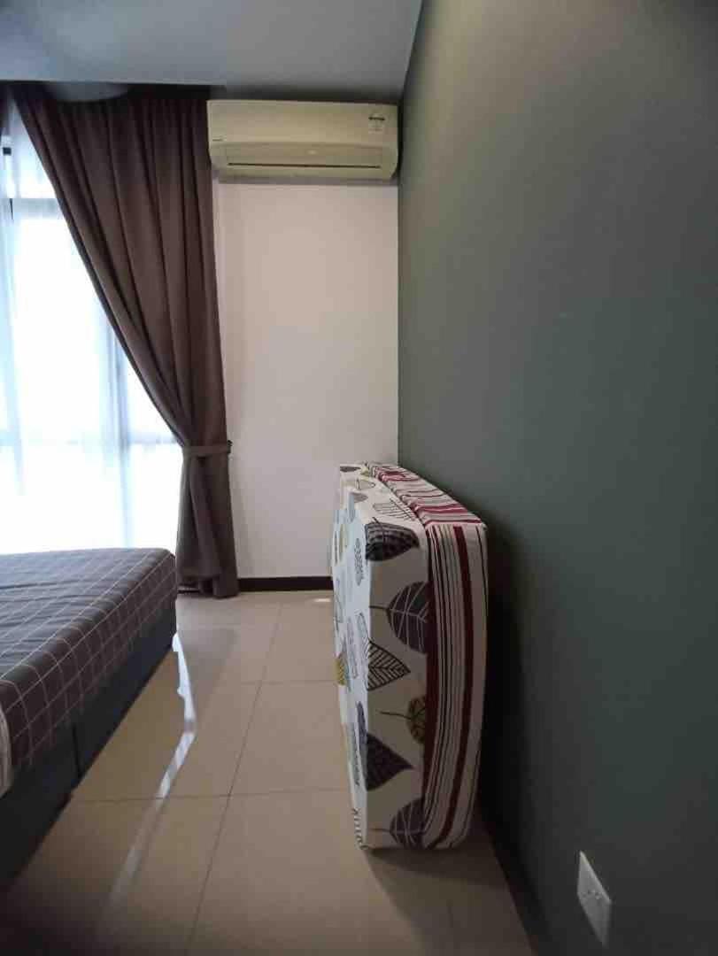 D Pristine 3 bedroom Apartment opp to Legoland