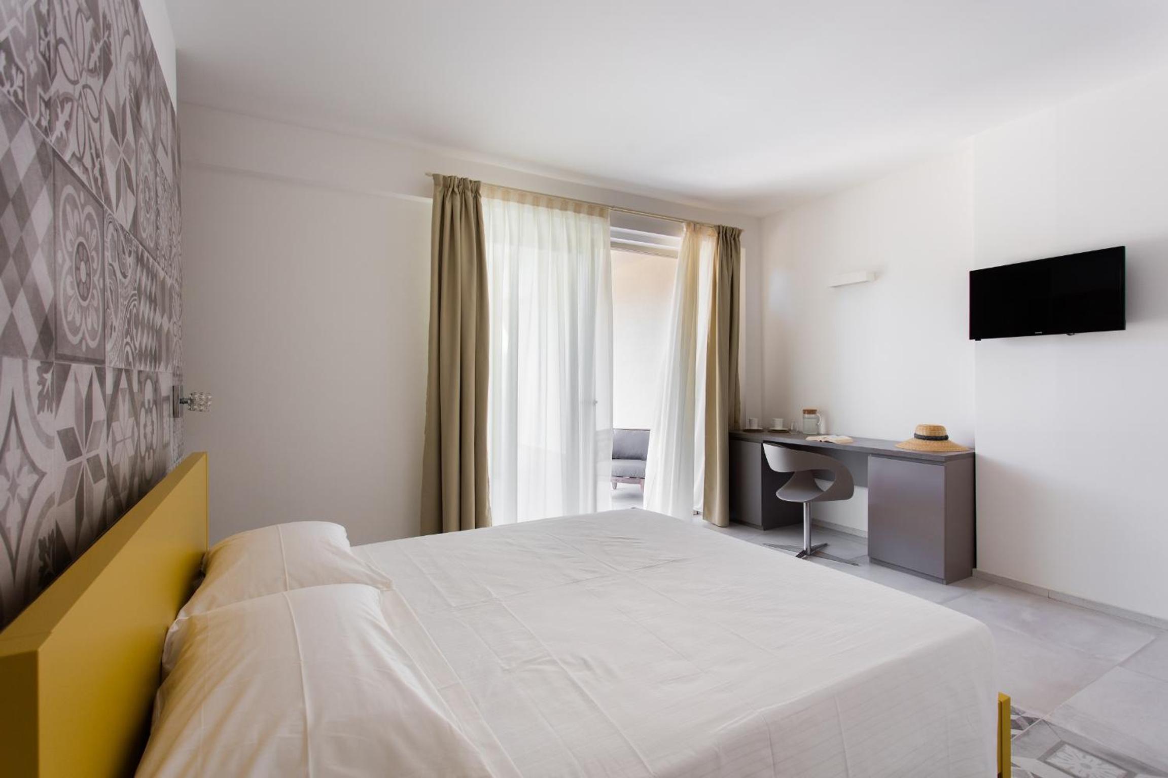 Luna Minoica Suites and Apartments