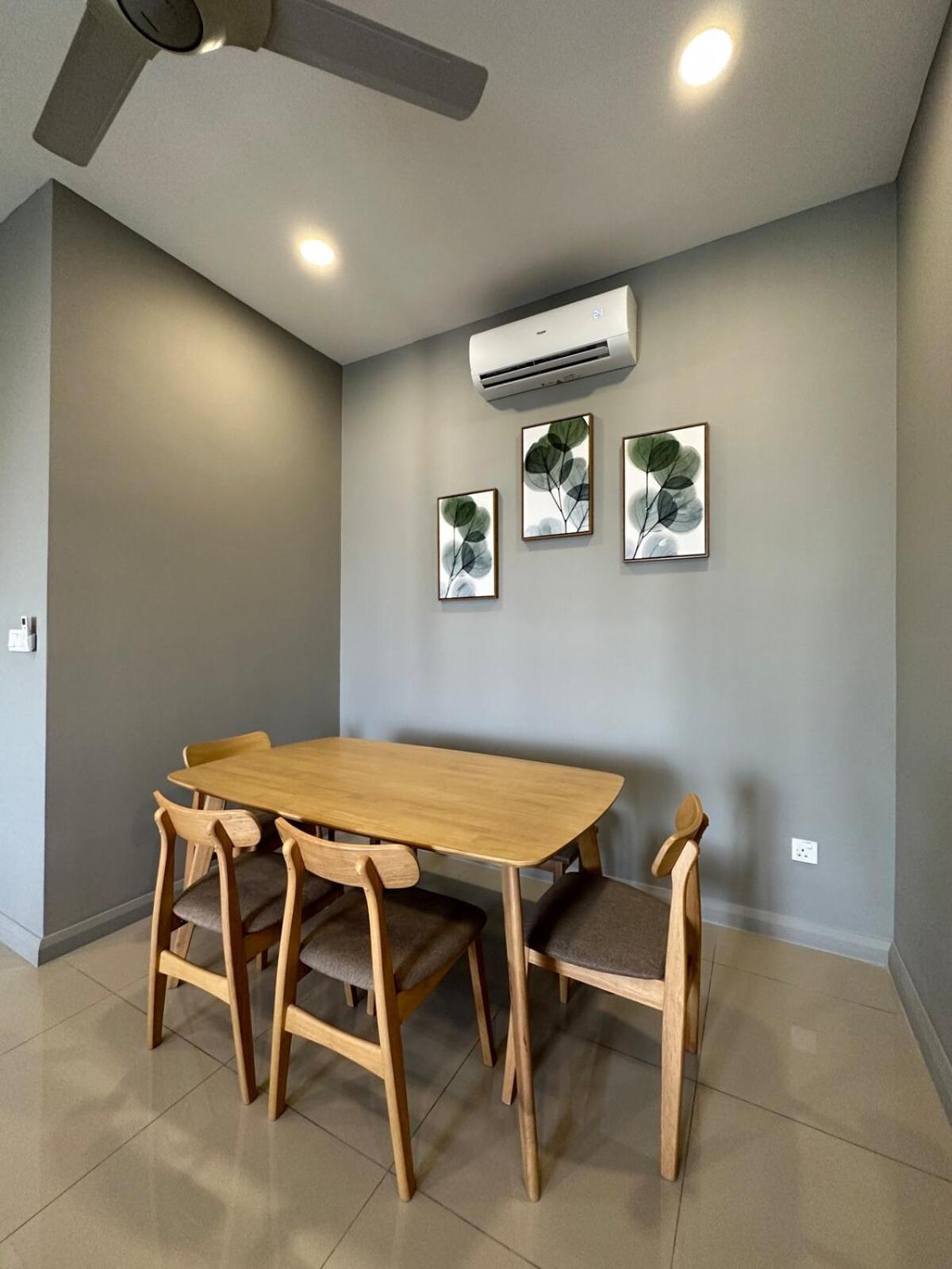 D Pristine 4 bedder apartment 2325 opp legoland