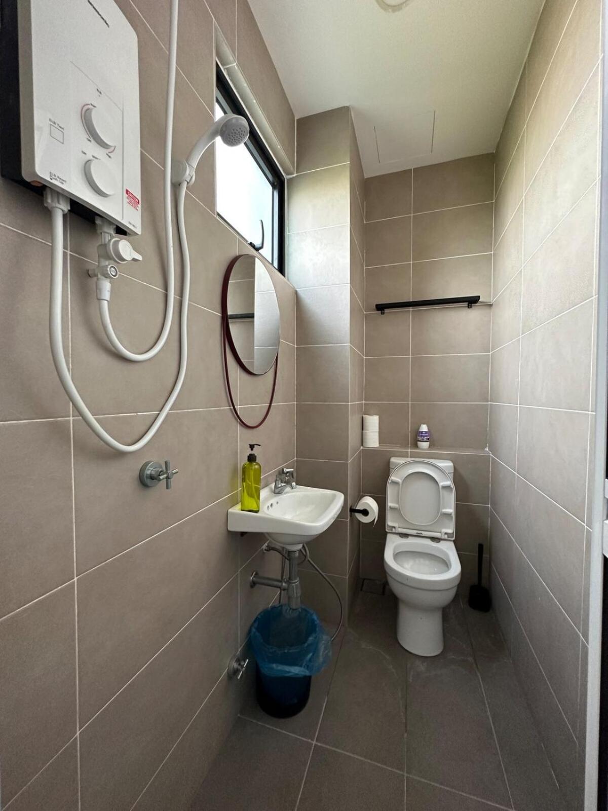 D Pristine 4 bedder apartment 2325 opp legoland