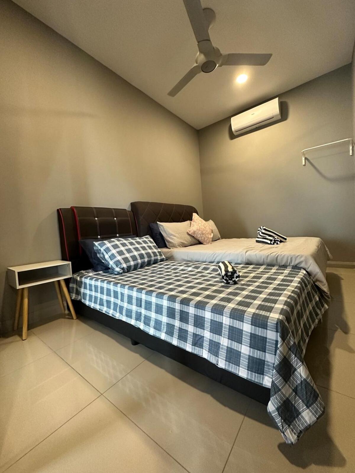 D Pristine 4 bedder apartment 2325 opp legoland