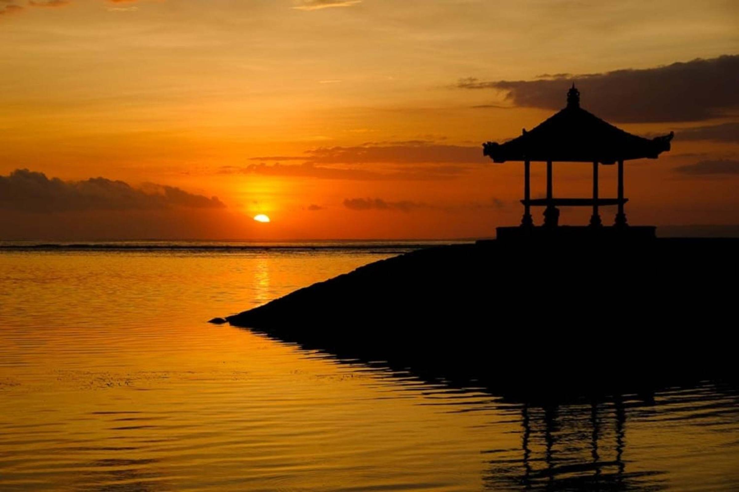 Modern 5BR Luxury Villa with Pool & Rooftop - 100m from Sanur Beach