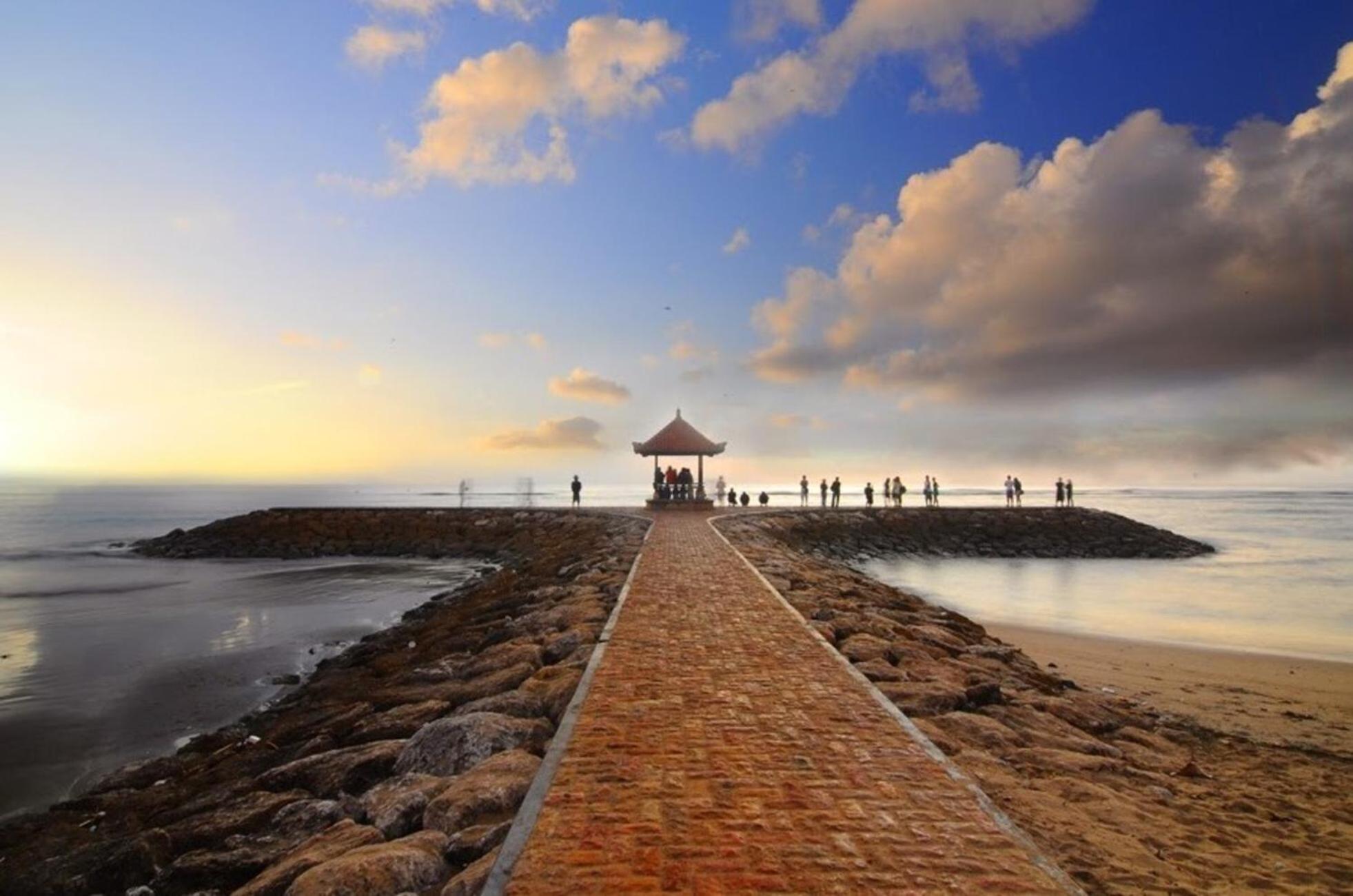 Modern 5BR Luxury Villa with Pool & Rooftop - 100m from Sanur Beach