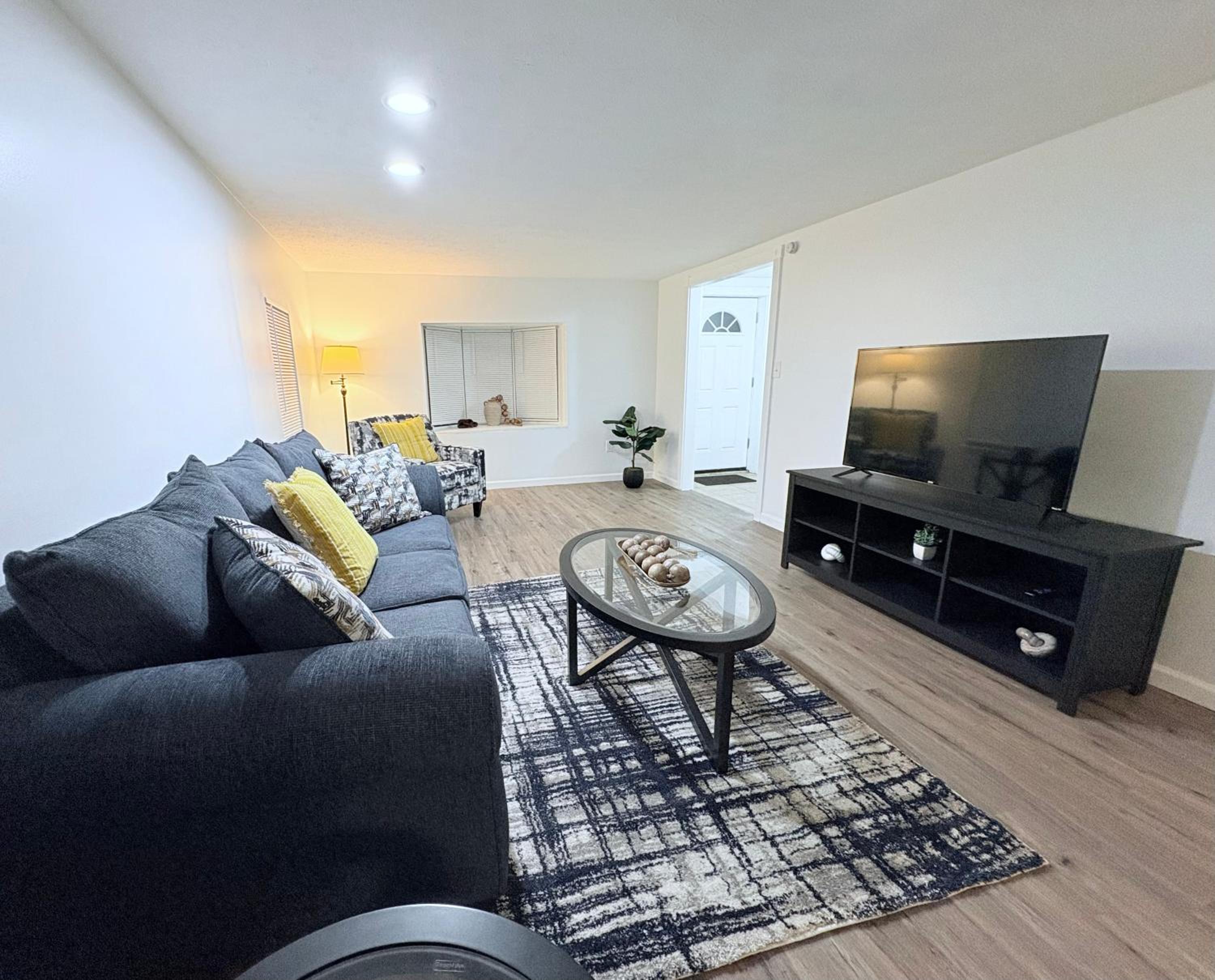 Peaceful King House - Gift for 3-night stays!