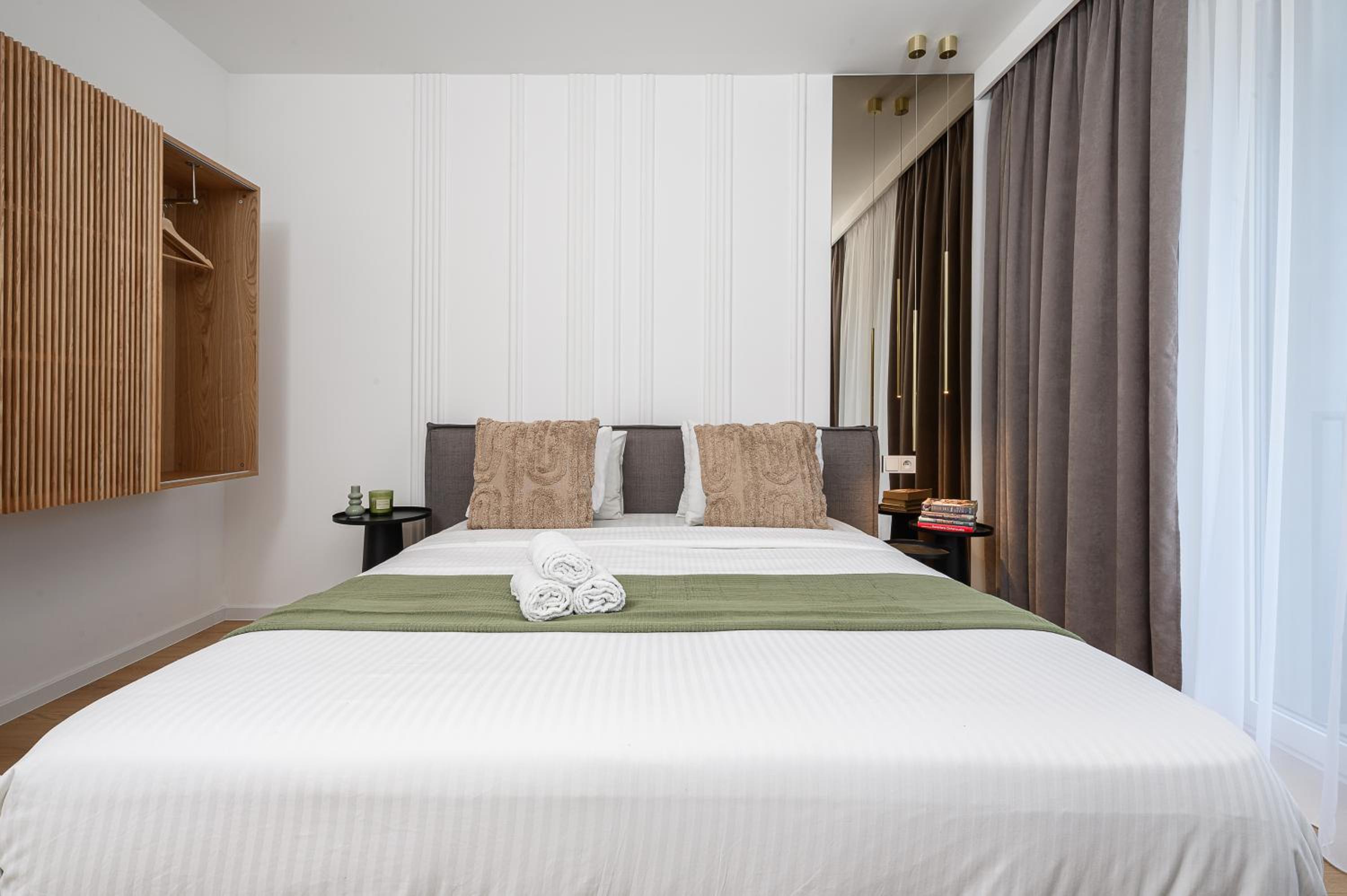 Lumina luxury 4-rooms apart with parking