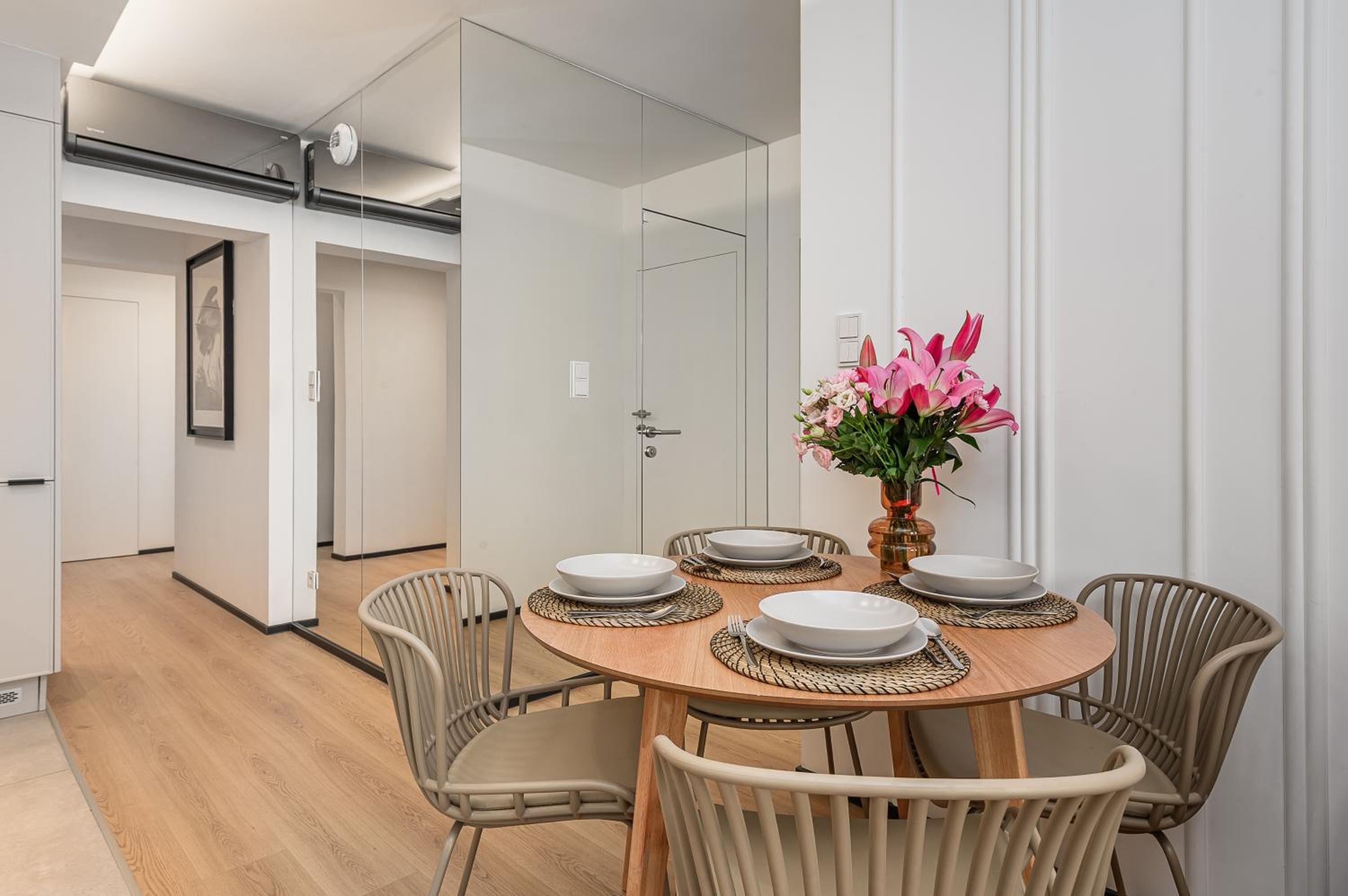 Lumina luxury 4-rooms apart with parking