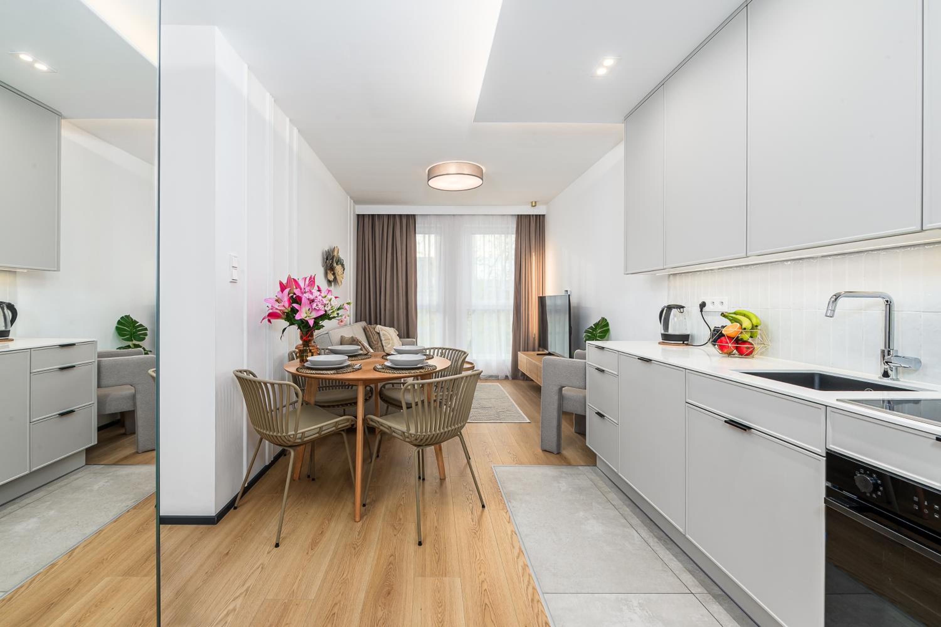Lumina luxury 4-rooms apart with parking