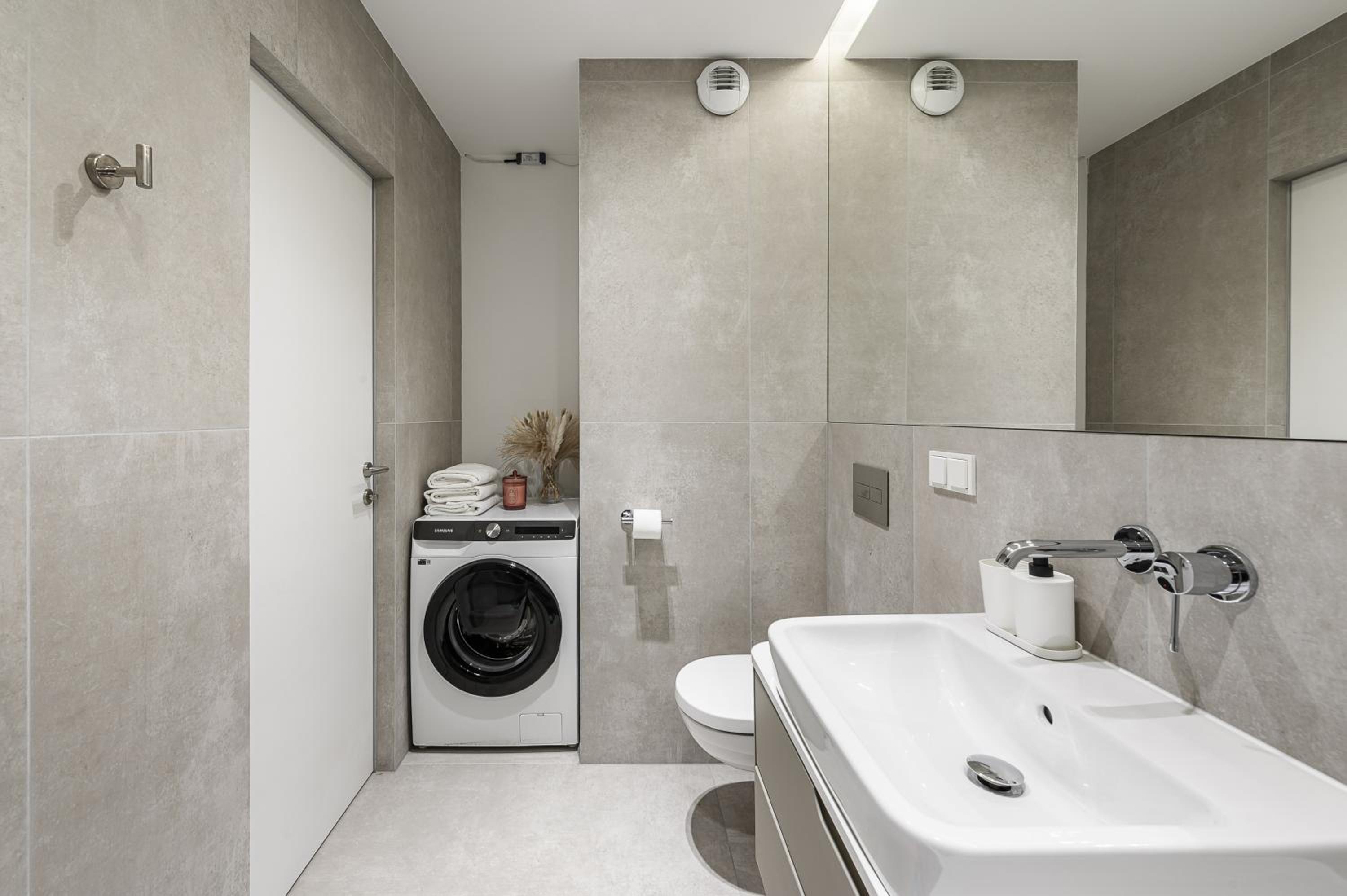 Lumina luxury 4-rooms apart with parking