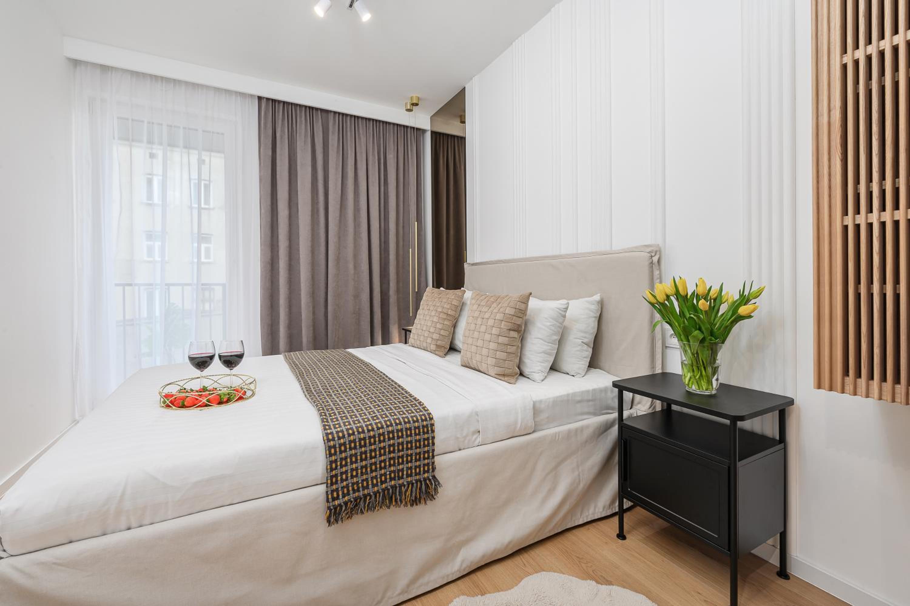 Lumina luxury 4-rooms apart with parking