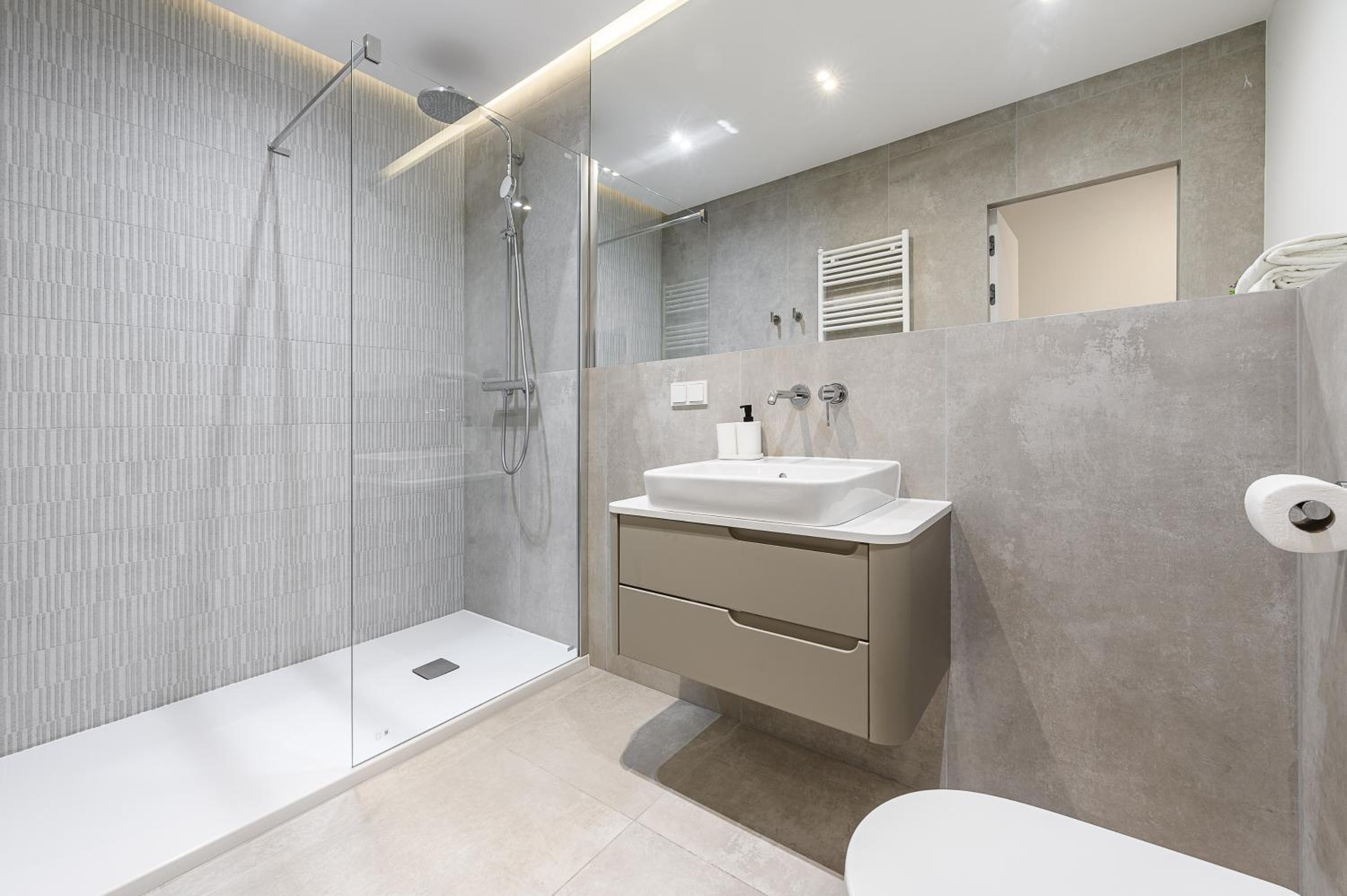 Lumina luxury 4-rooms apart with parking