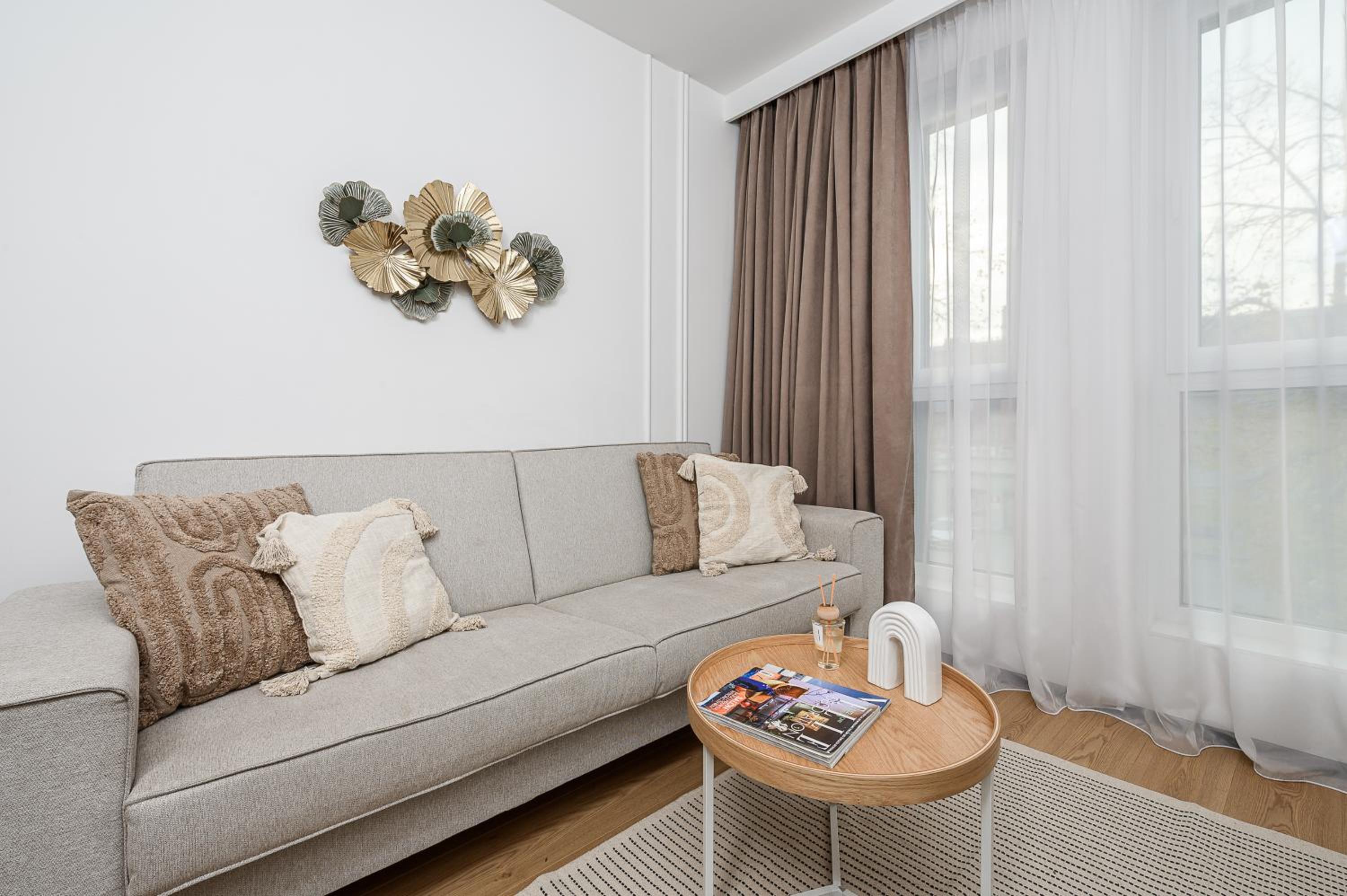 Lumina luxury 4-rooms apart with parking