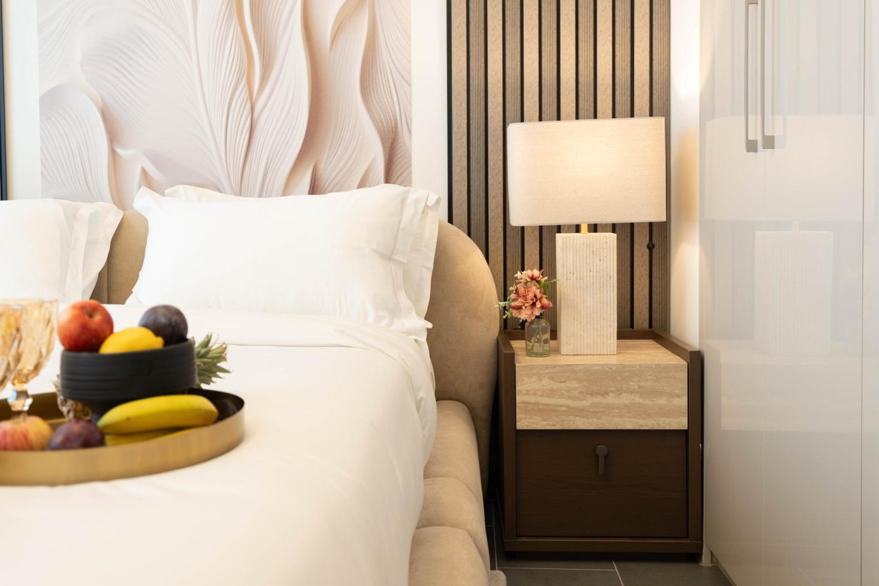 Premium 1BR Stay with Balcony & City View, Nad Al Sheba