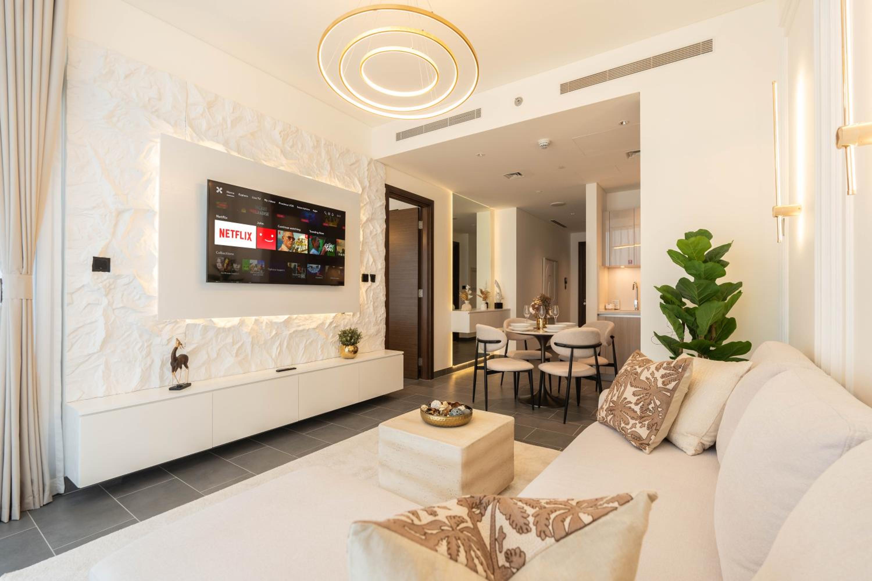 Premium 1BR Stay with Balcony & City View, Nad Al Sheba