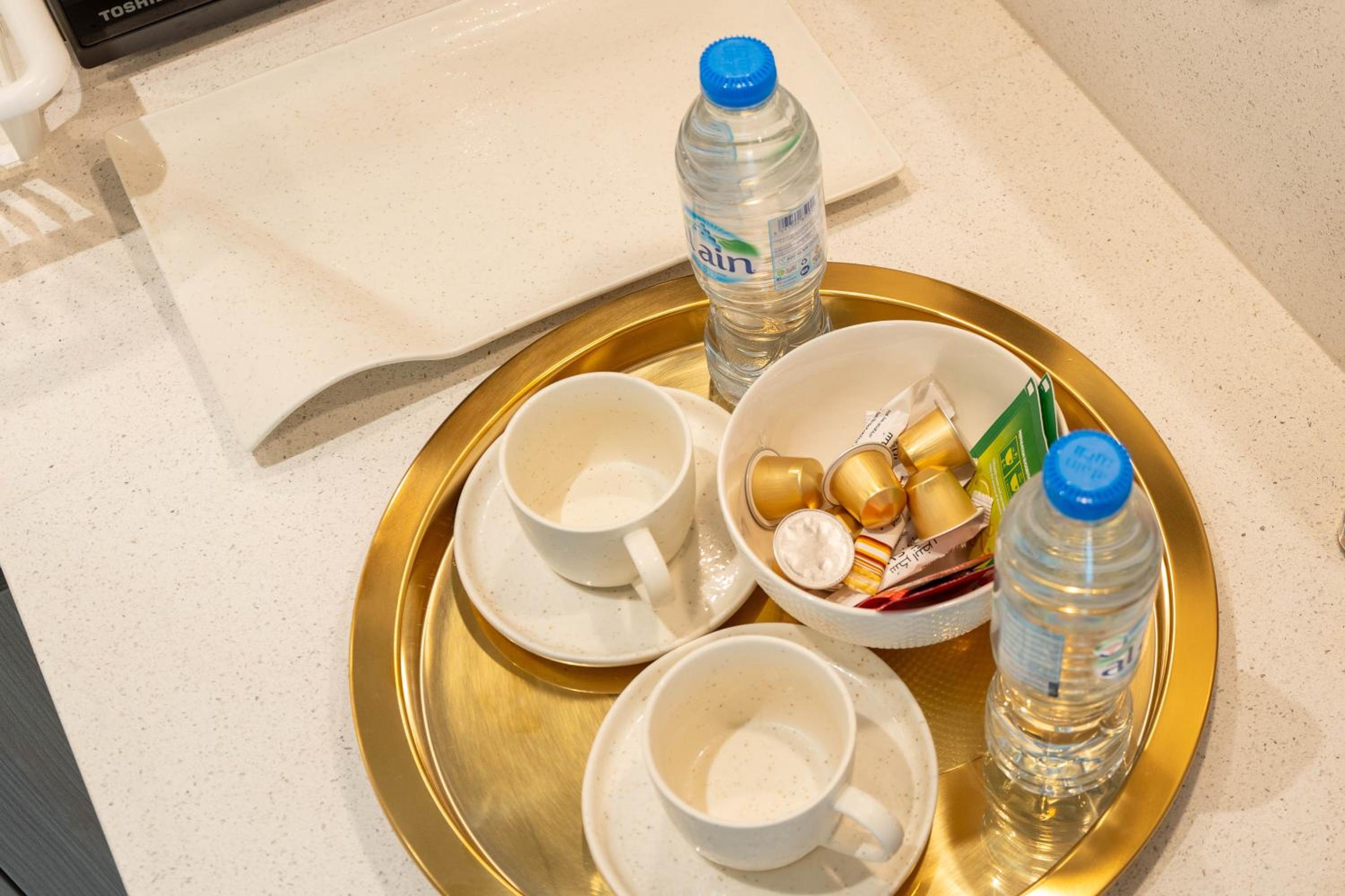 Premium 1BR Stay with Balcony & City View, Nad Al Sheba