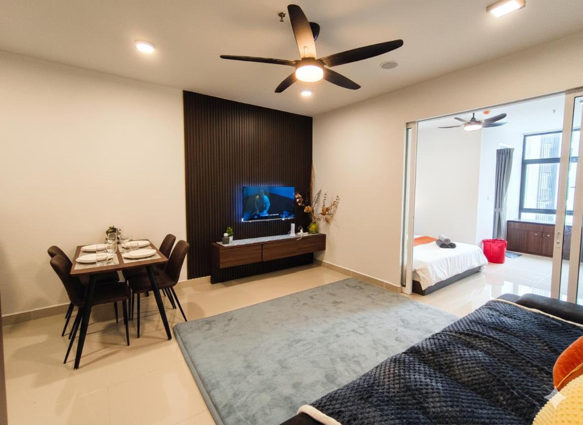 Seaview KK Centre Hotspot The Shore - Mixma Suites