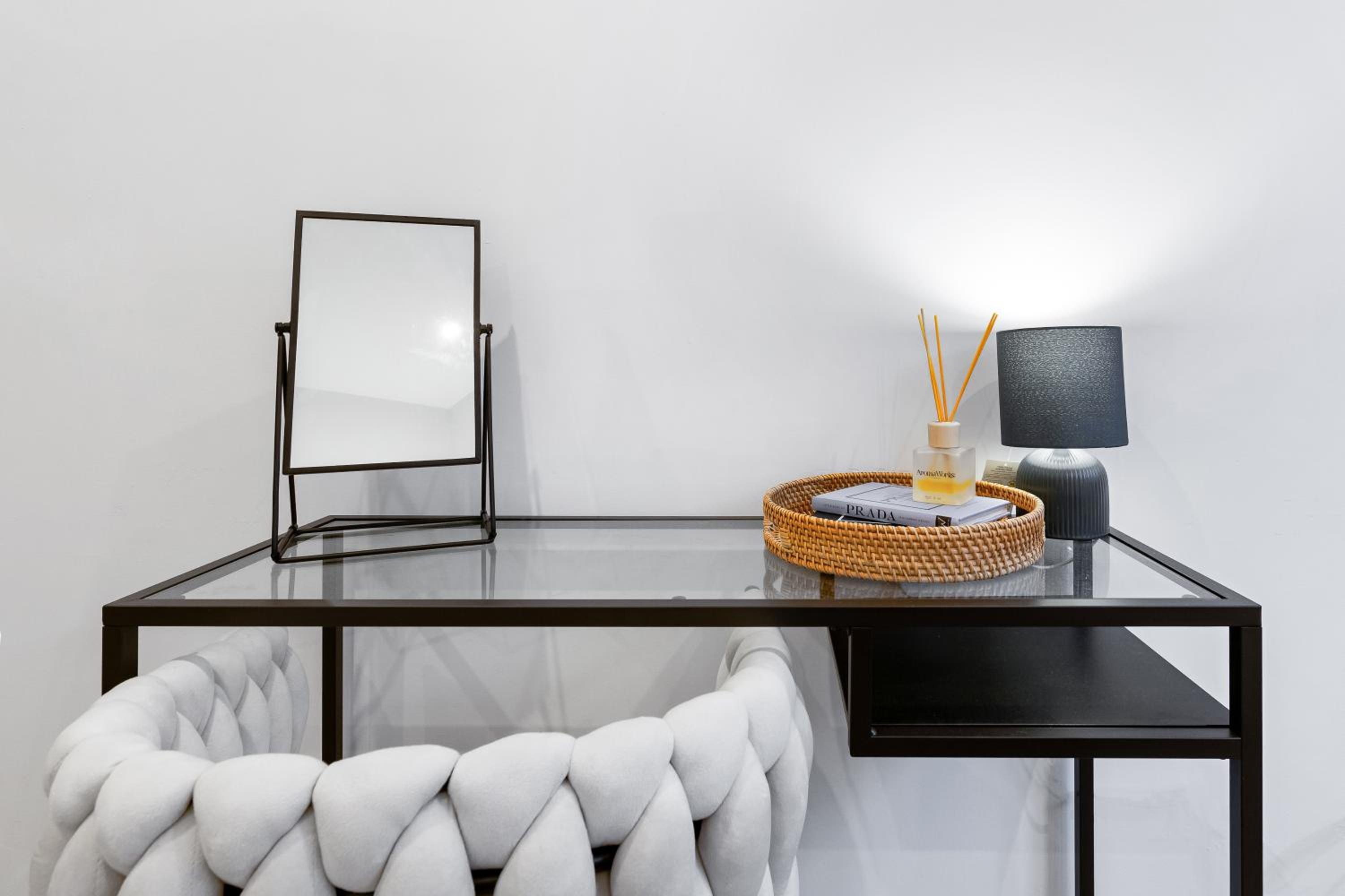 Luxury 1 Bedroom Apartment sleeps 4 with terrace 10 min to tube