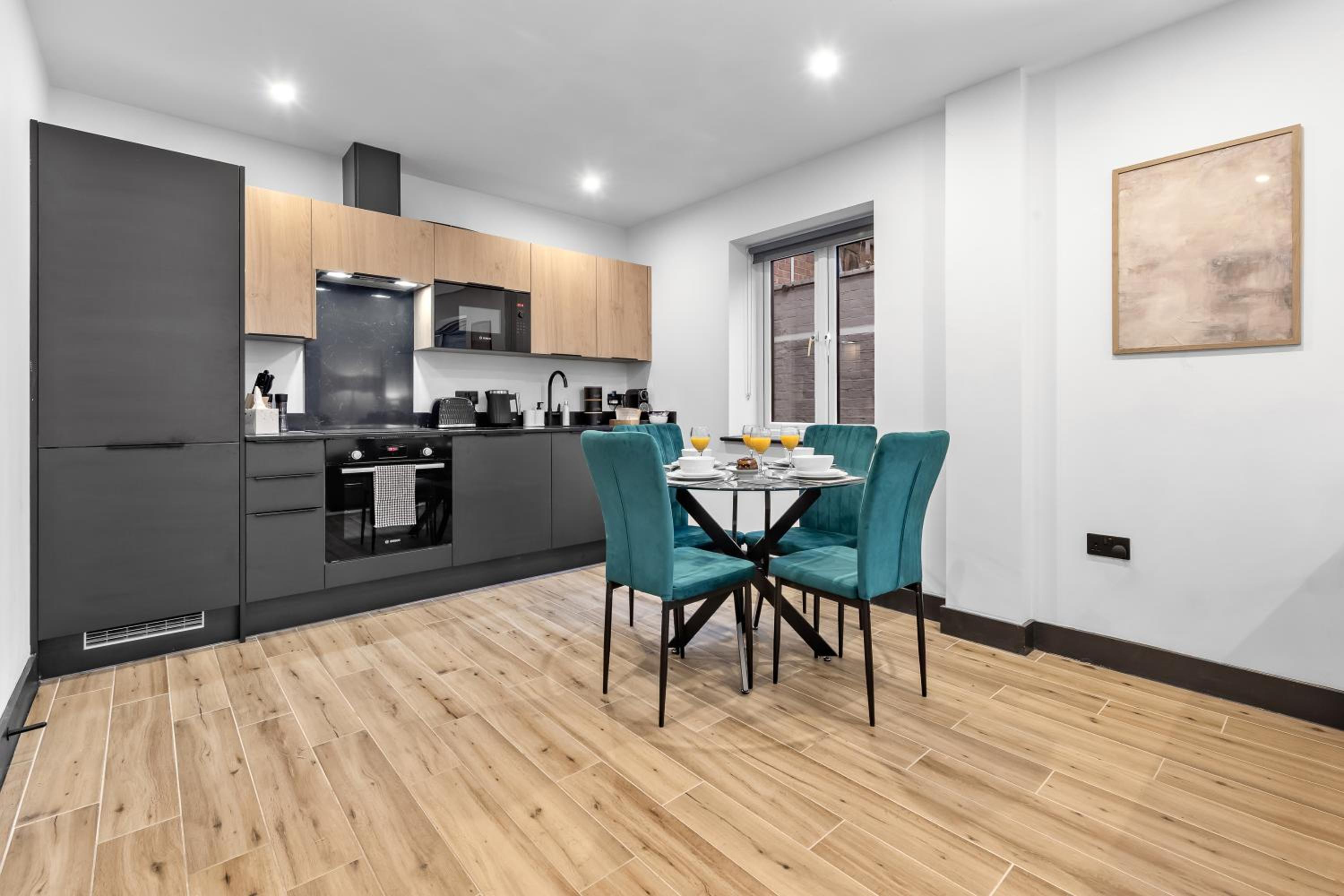 Luxury 1 Bedroom Apartment sleeps 4 with terrace 10 min to tube