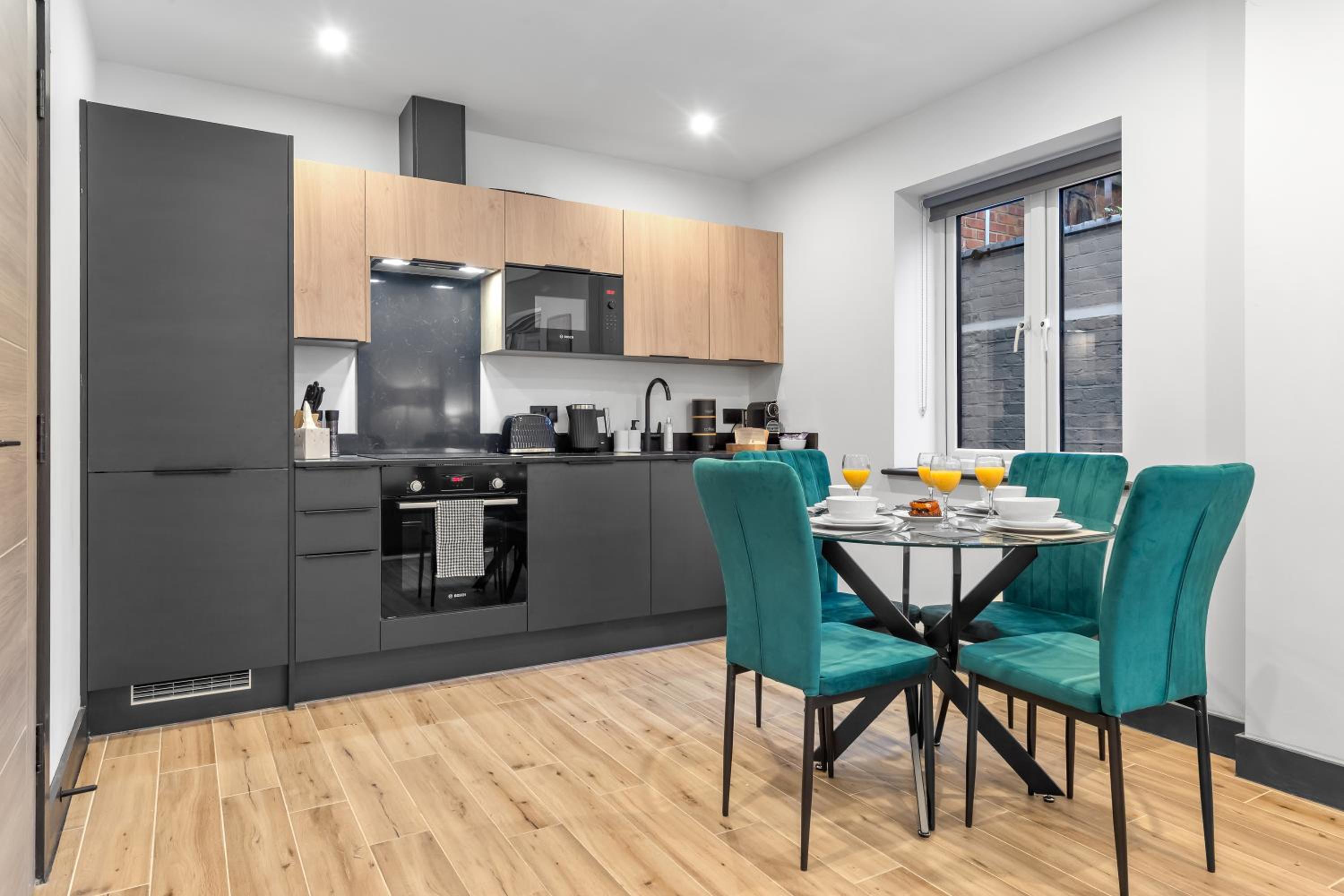 Luxury 1 Bedroom Apartment sleeps 4 with terrace 10 min to tube
