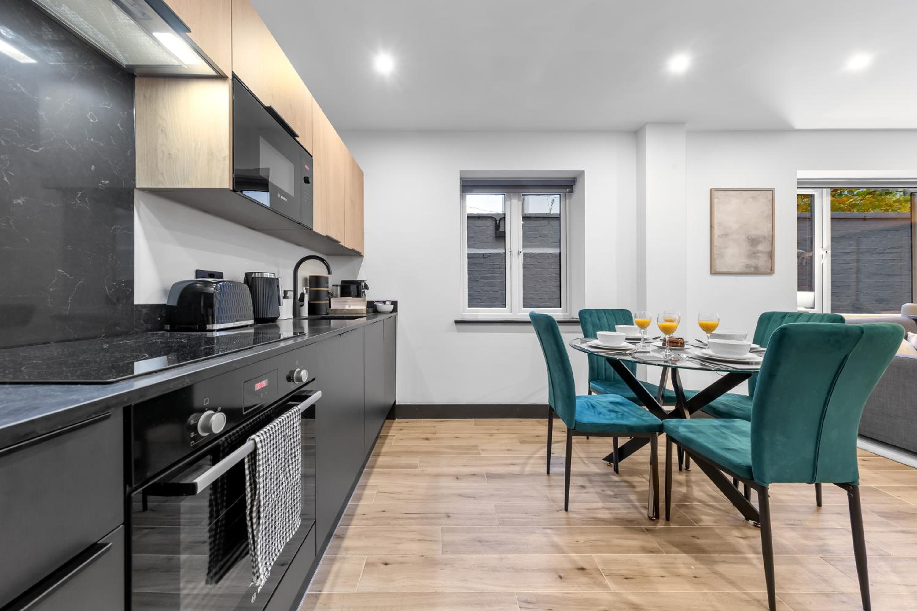 Luxury 1 Bedroom Apartment sleeps 4 with terrace 10 min to tube