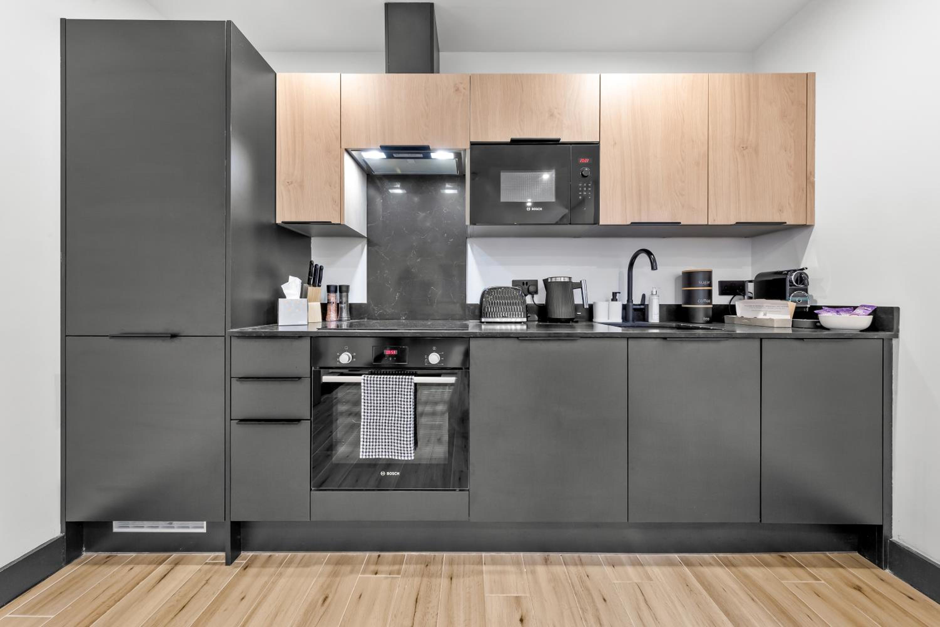 Luxury 1 Bedroom Apartment sleeps 4 with terrace 10 min to tube