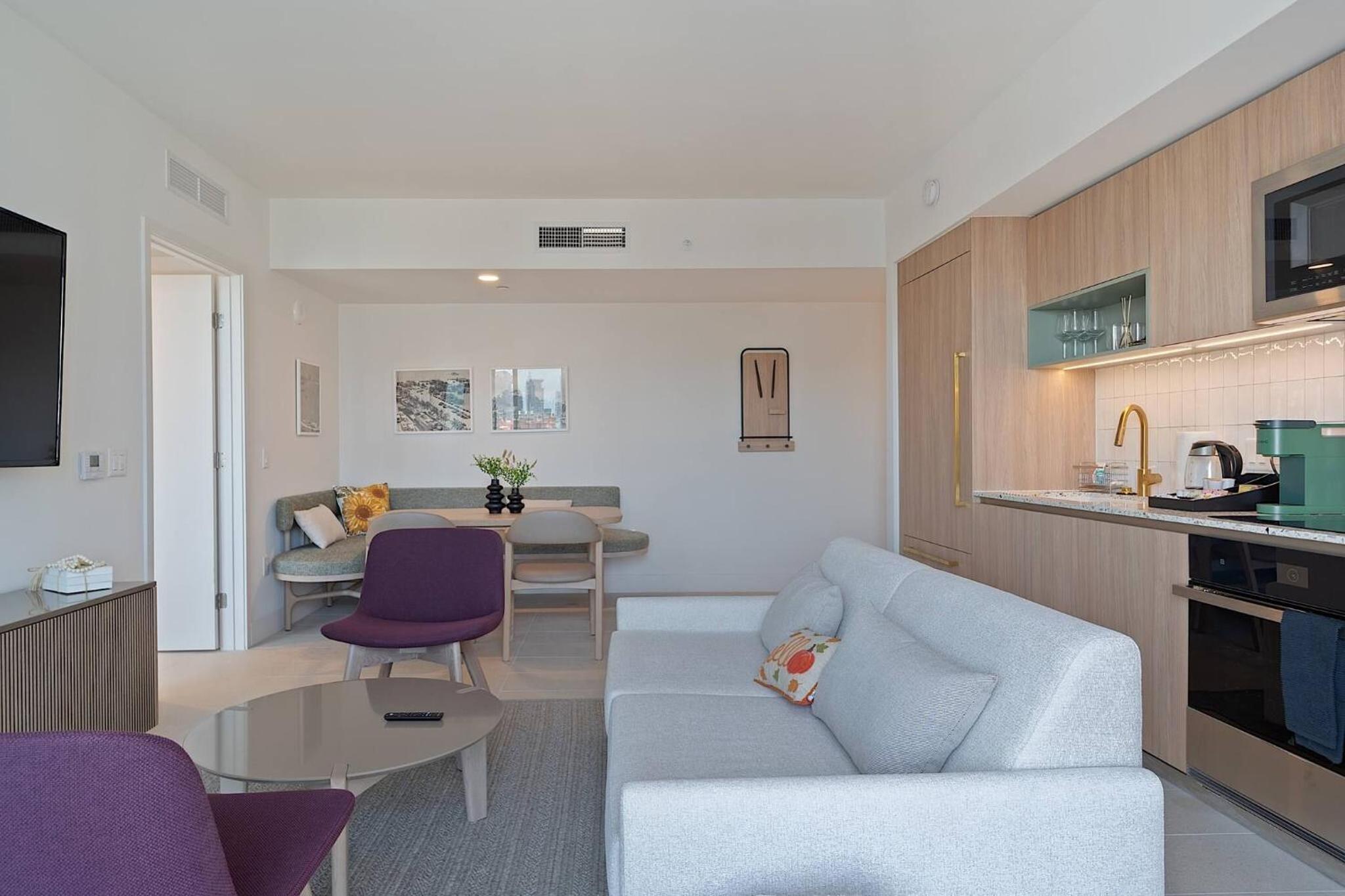 Luxury Corner 2BDCity Bay ViewsAmazing Sunsets