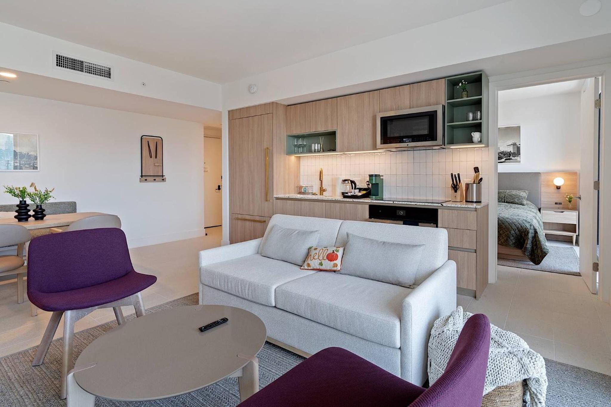Luxury Corner 2BDCity Bay ViewsAmazing Sunsets