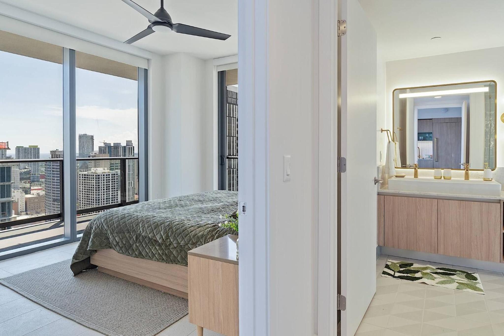 Luxury Corner 2BDCity Bay ViewsAmazing Sunsets
