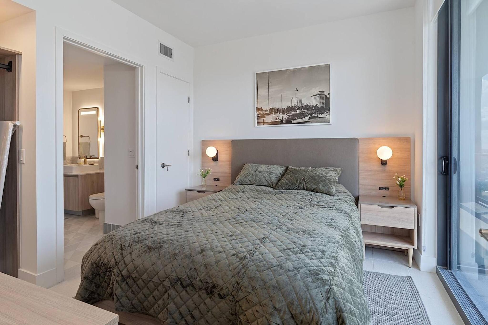 Luxury Corner 2BDCity Bay ViewsAmazing Sunsets