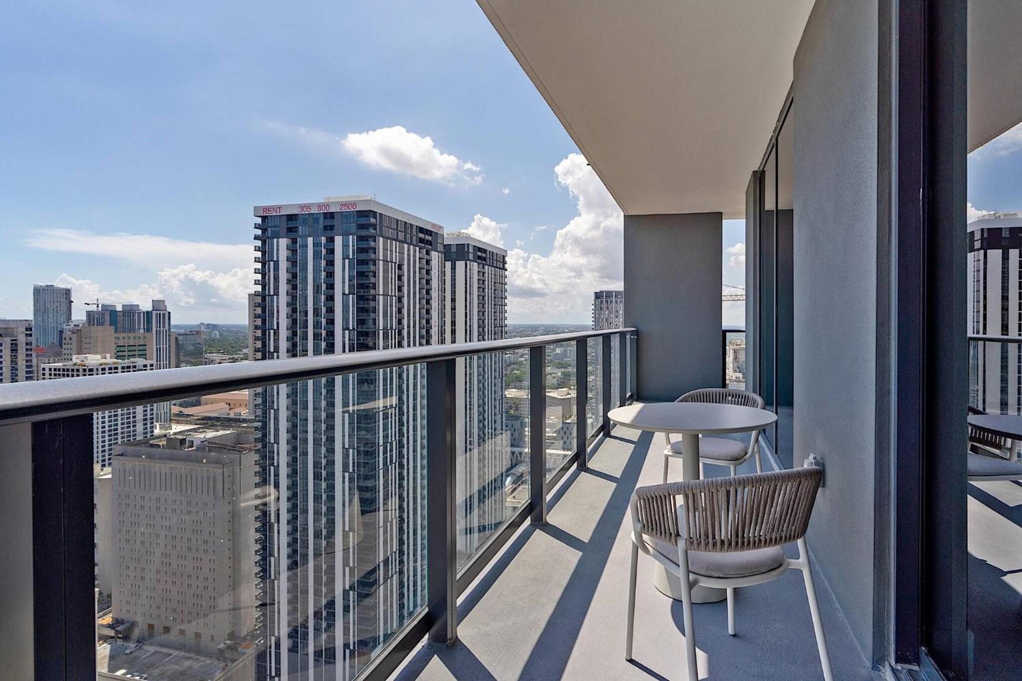 Luxury Corner 2BDCity Bay ViewsAmazing Sunsets