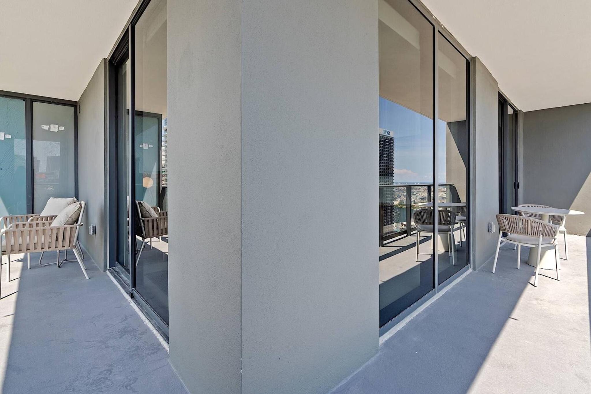 Luxury Corner 2BDCity Bay ViewsAmazing Sunsets