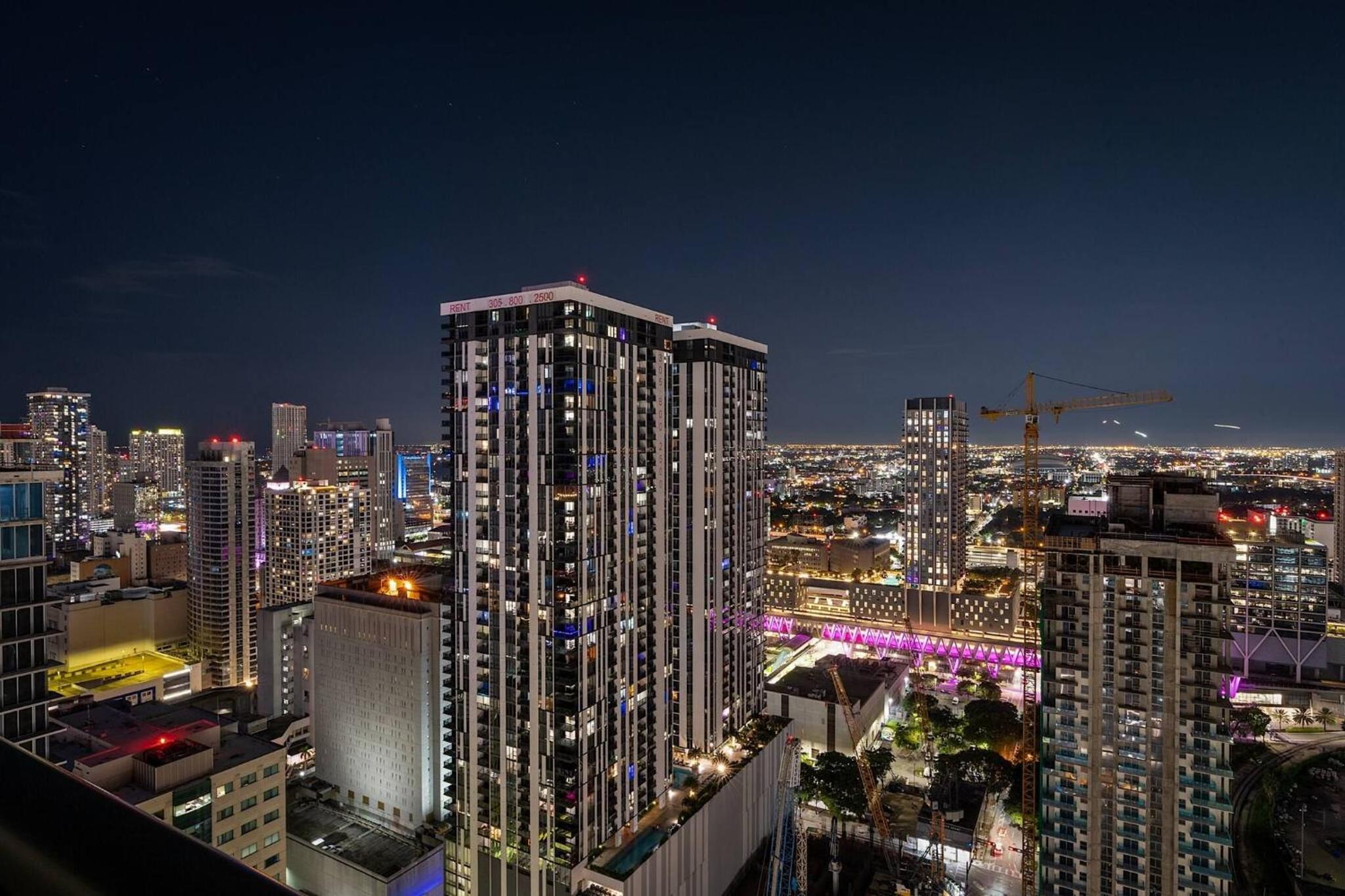 Luxury Corner 2BDCity Bay ViewsAmazing Sunsets