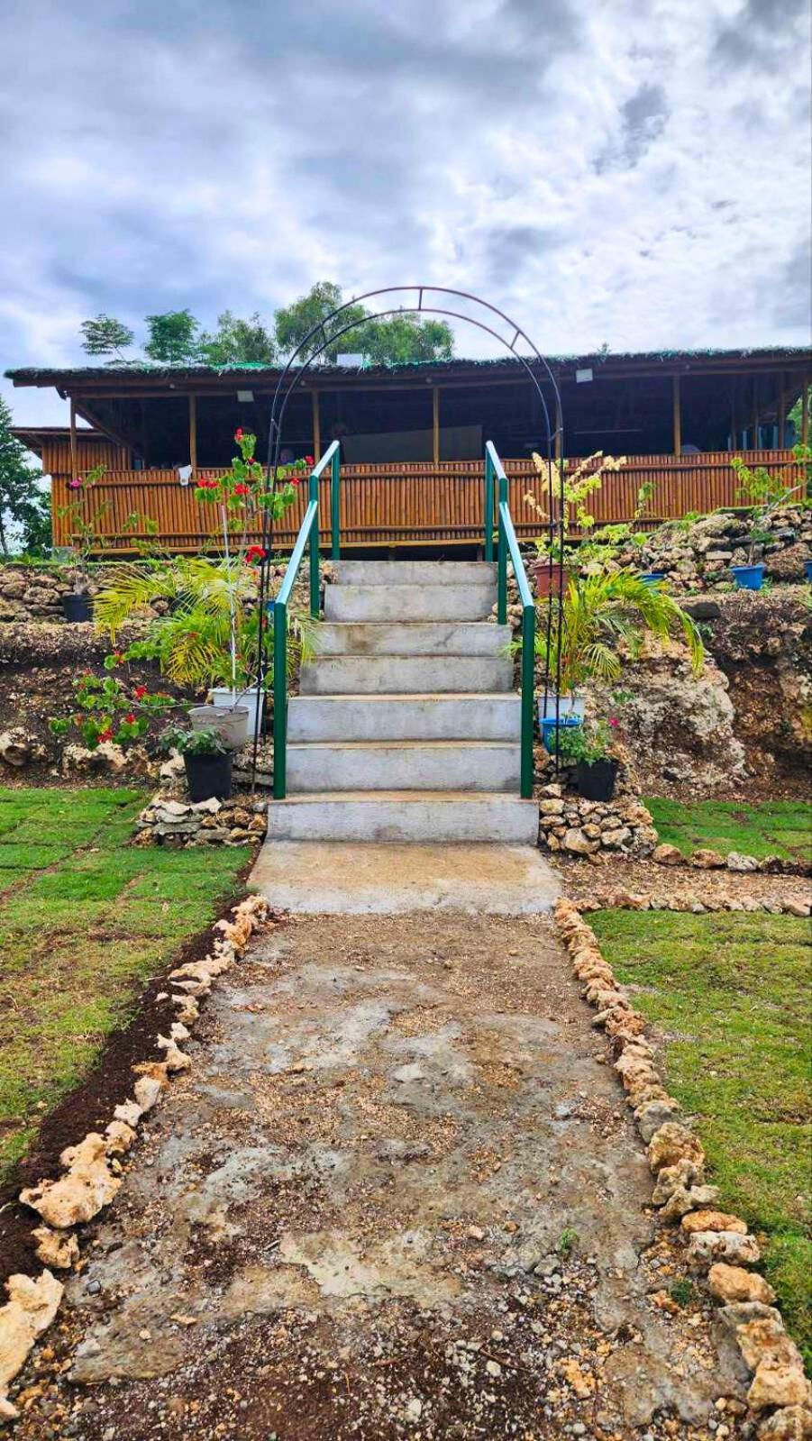 Tez's Backpacking Lodge