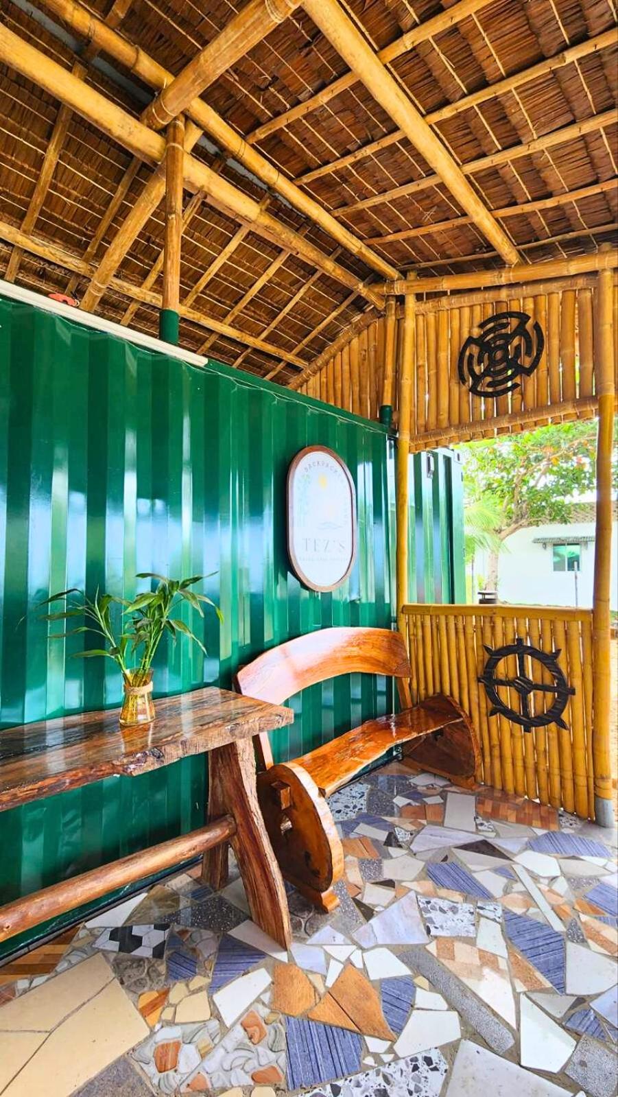 Tez's Backpacking Lodge