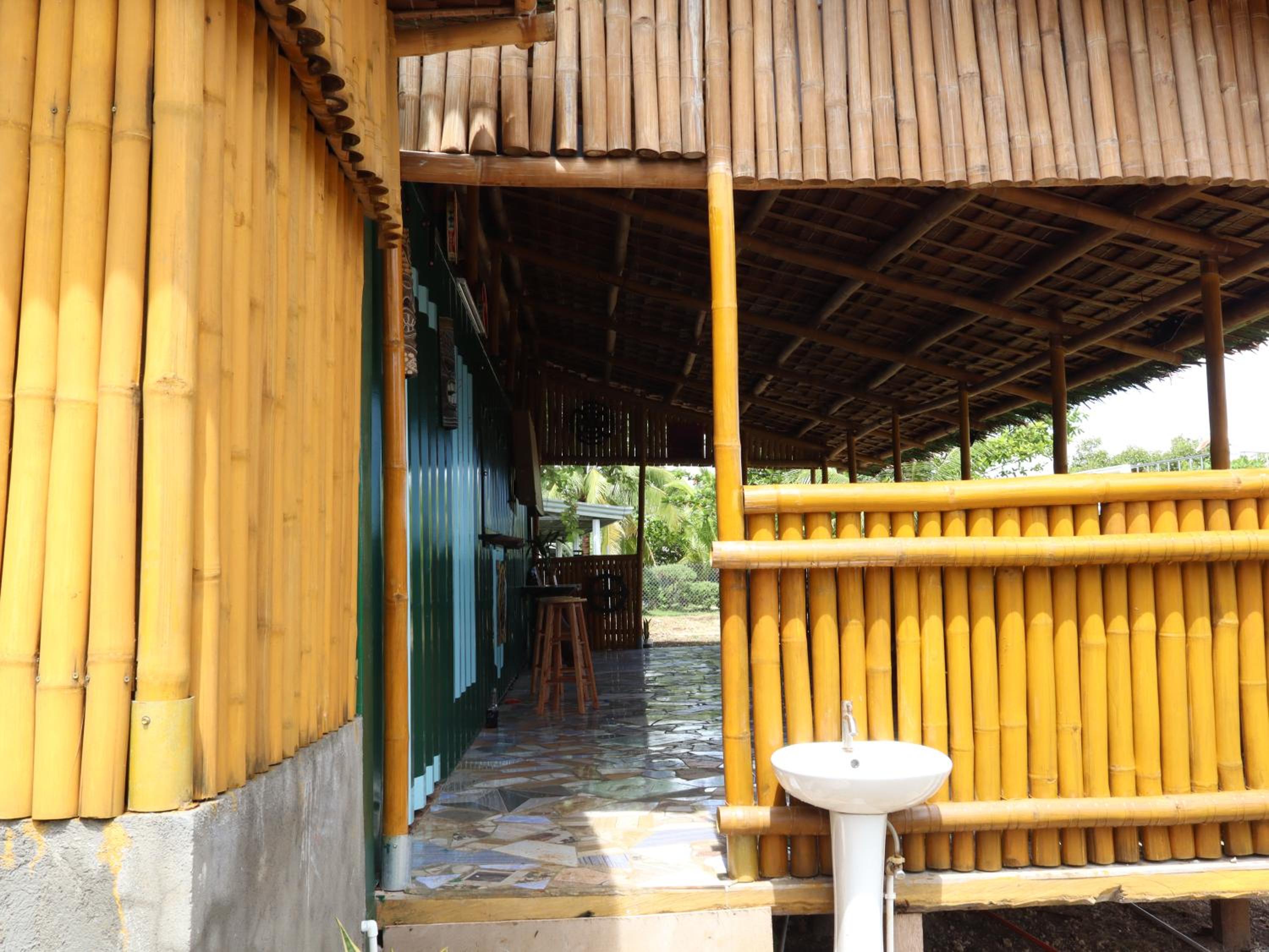 Tez's Backpacking Lodge