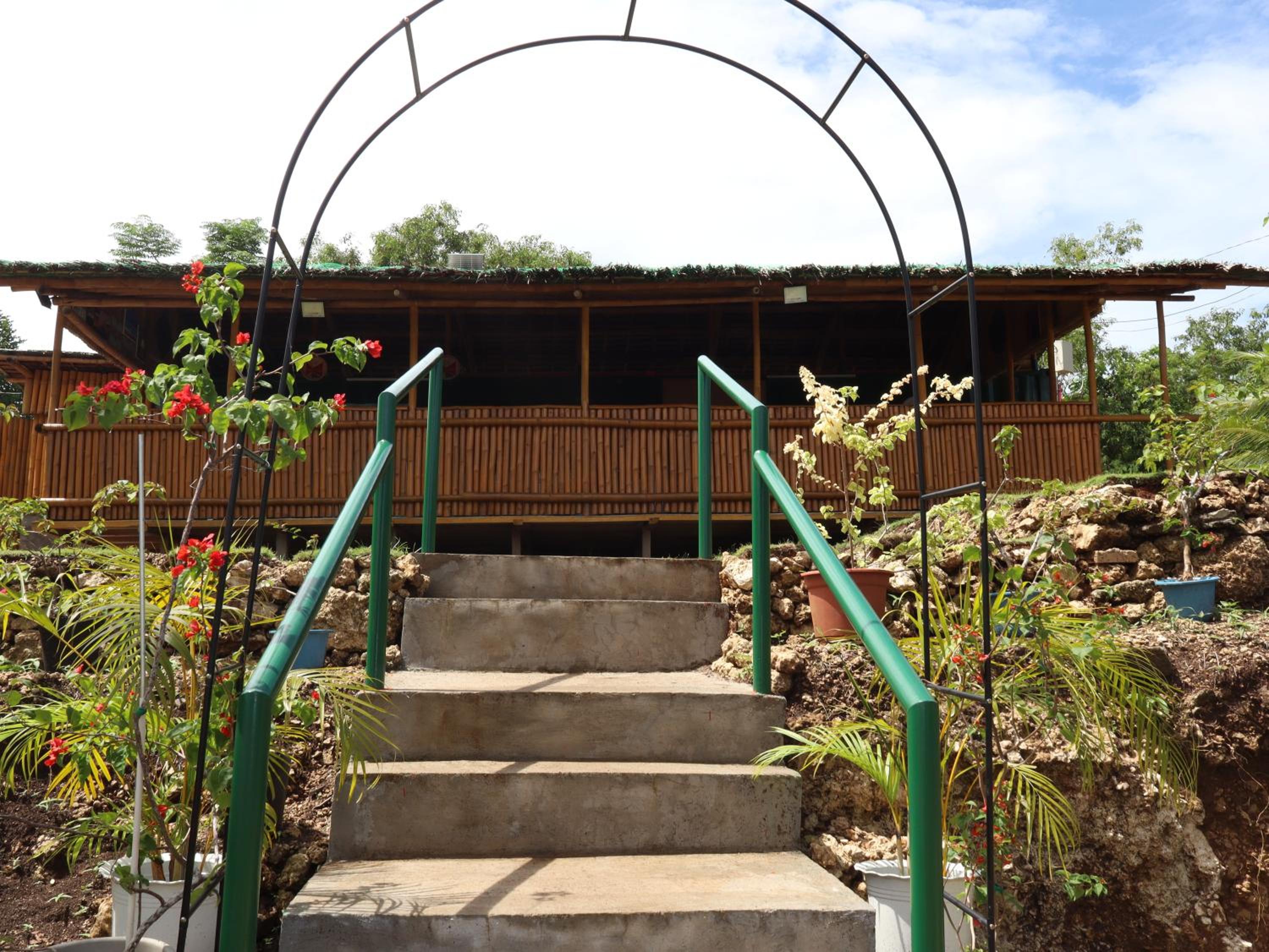 Tez's Backpacking Lodge