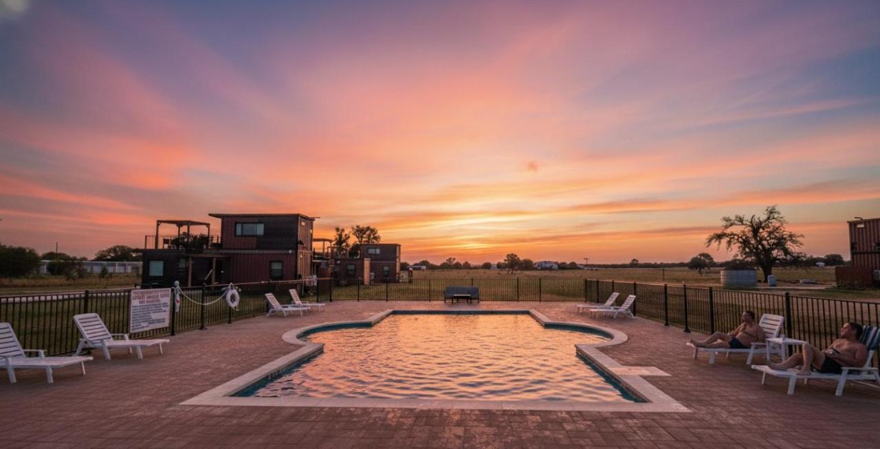 Hill Country Wine Retreat Pool & Pickleball