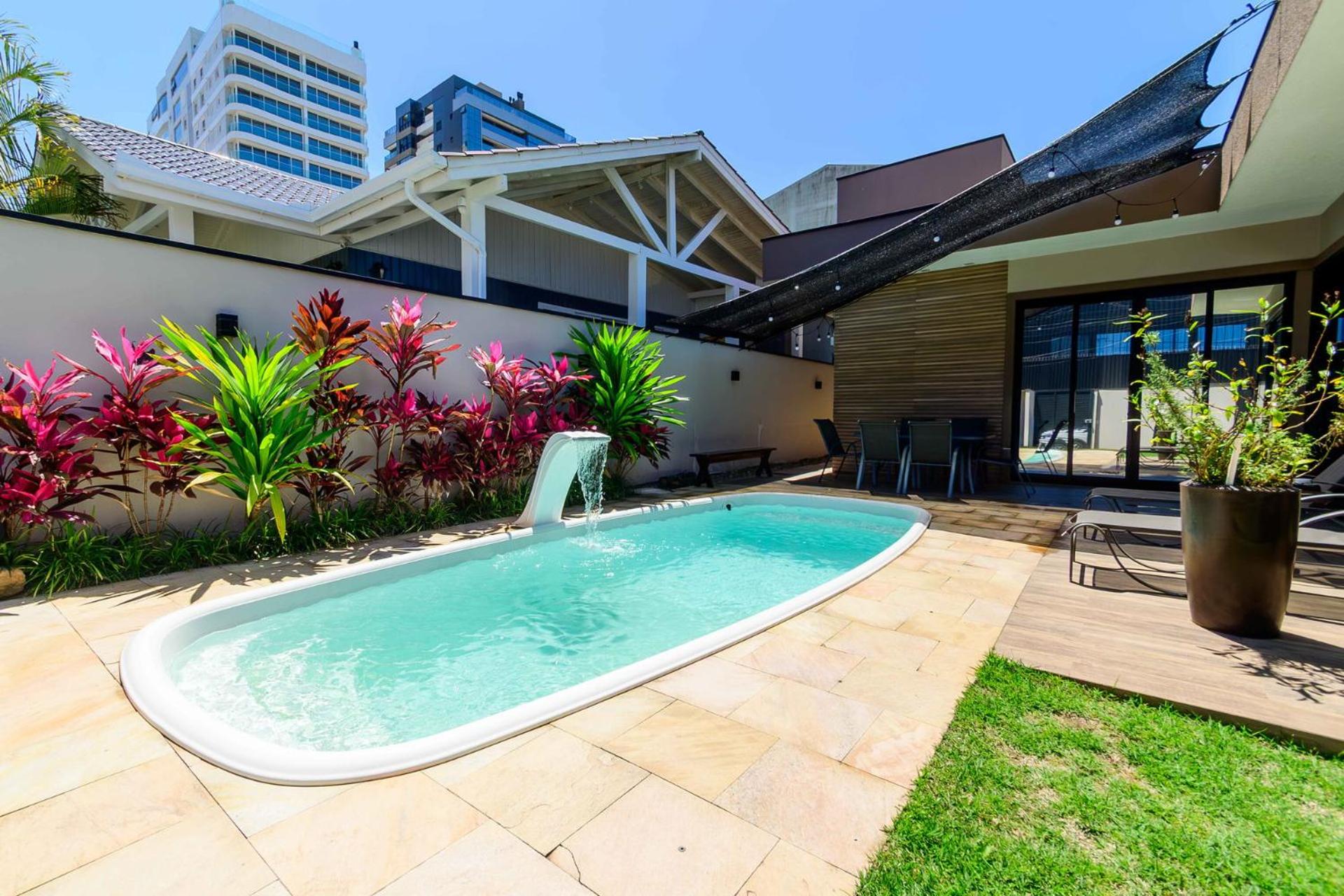 Casa na praia Brava com piscina e jardim WM9244