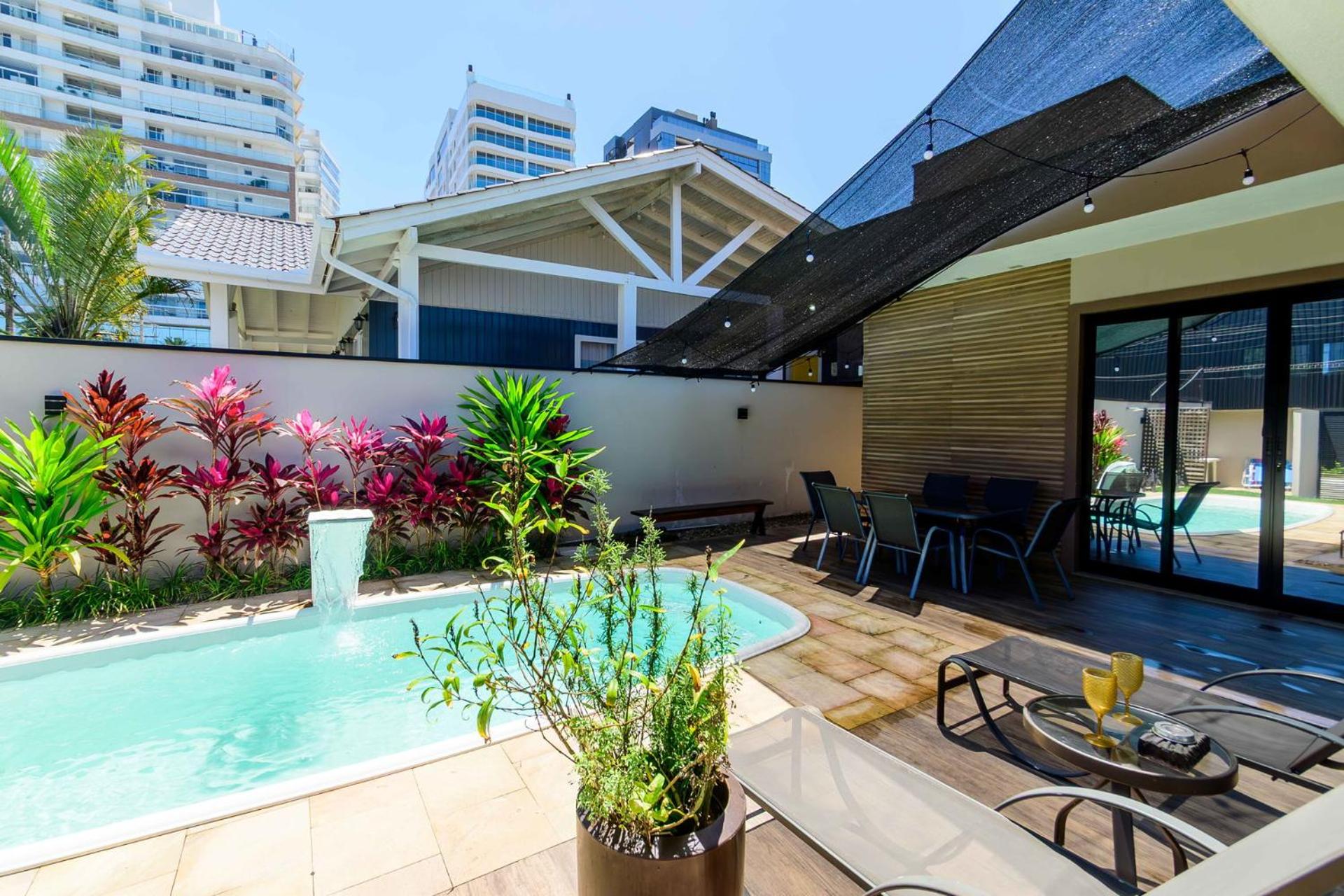 Casa na praia Brava com piscina e jardim WM9244