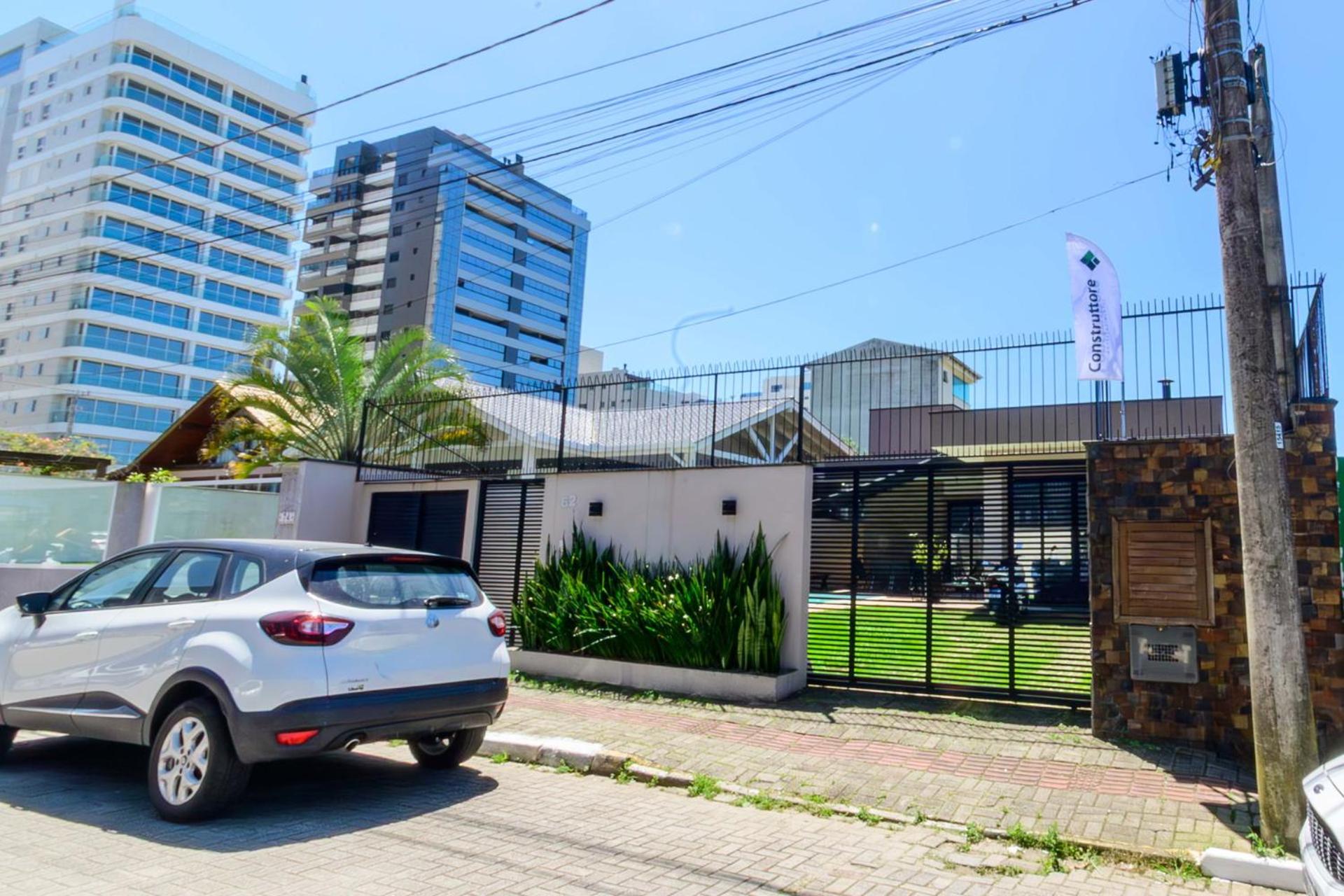 Casa na praia Brava com piscina e jardim WM9244