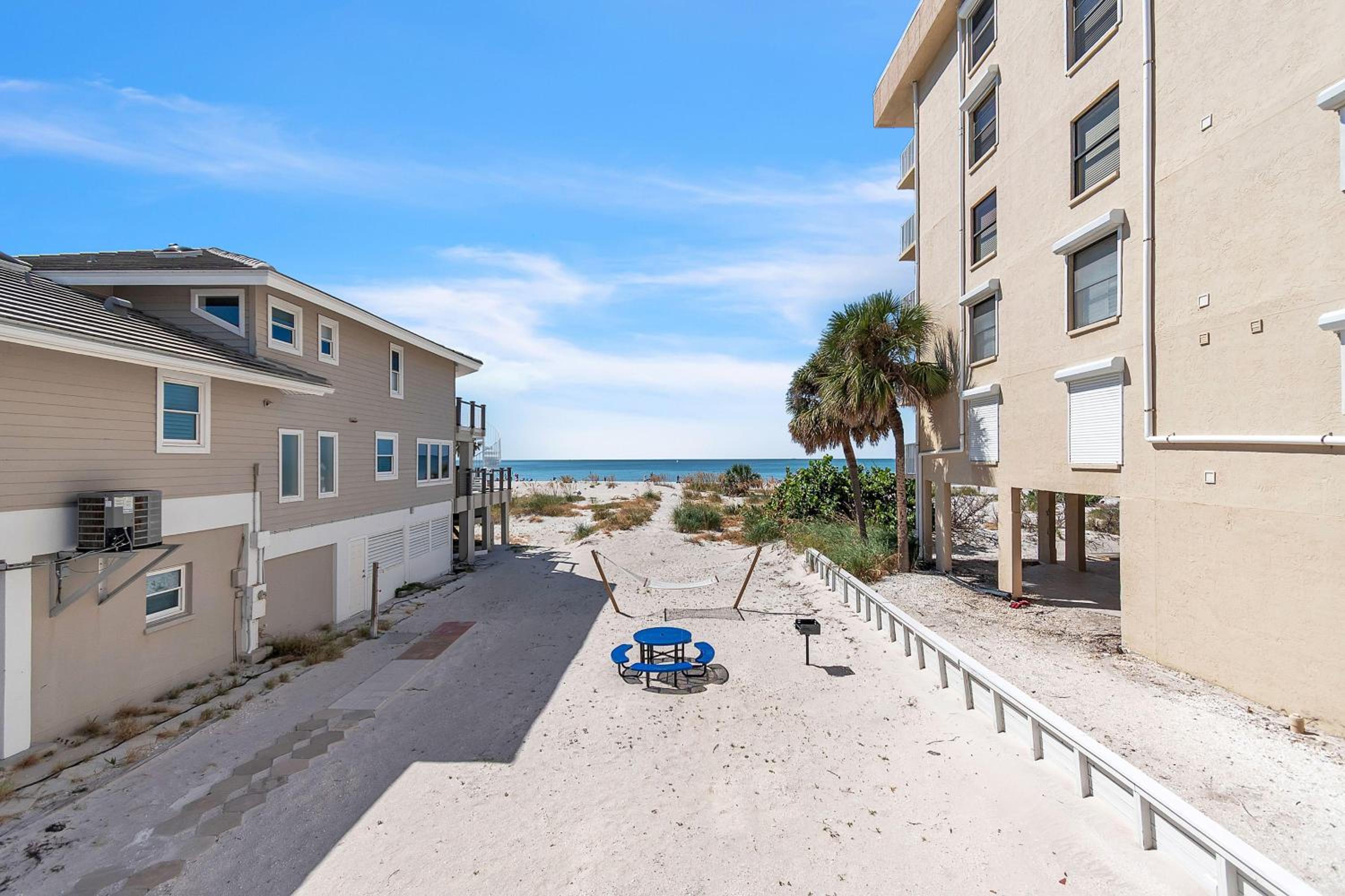 John's Pass-Time Beach Cottage #1