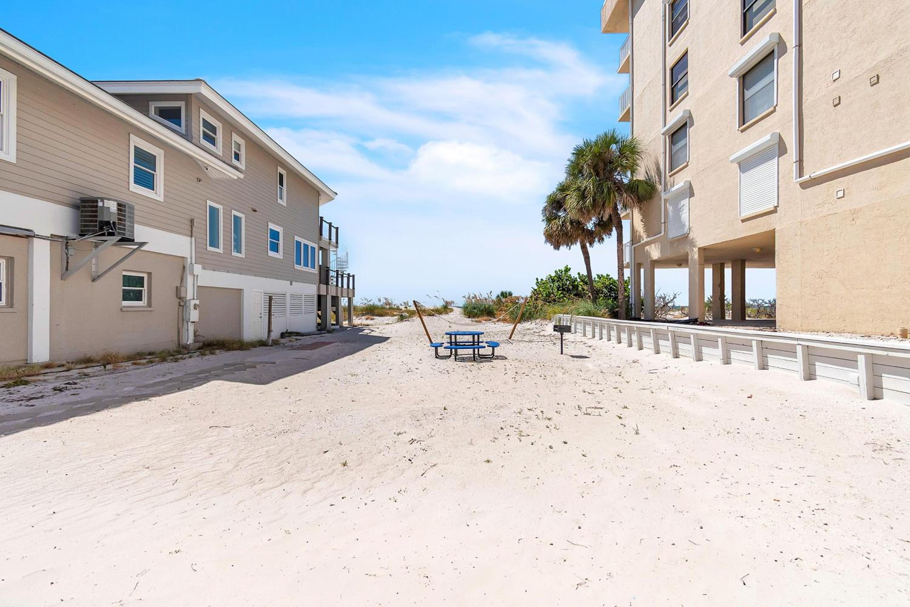 John's Pass-Time Beach Cottage #2