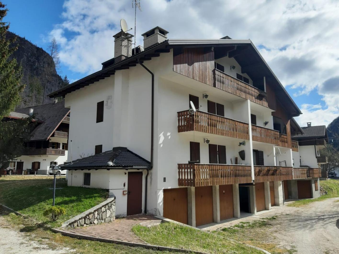 Sasso Bianco Home - Mountain View & Private Parking