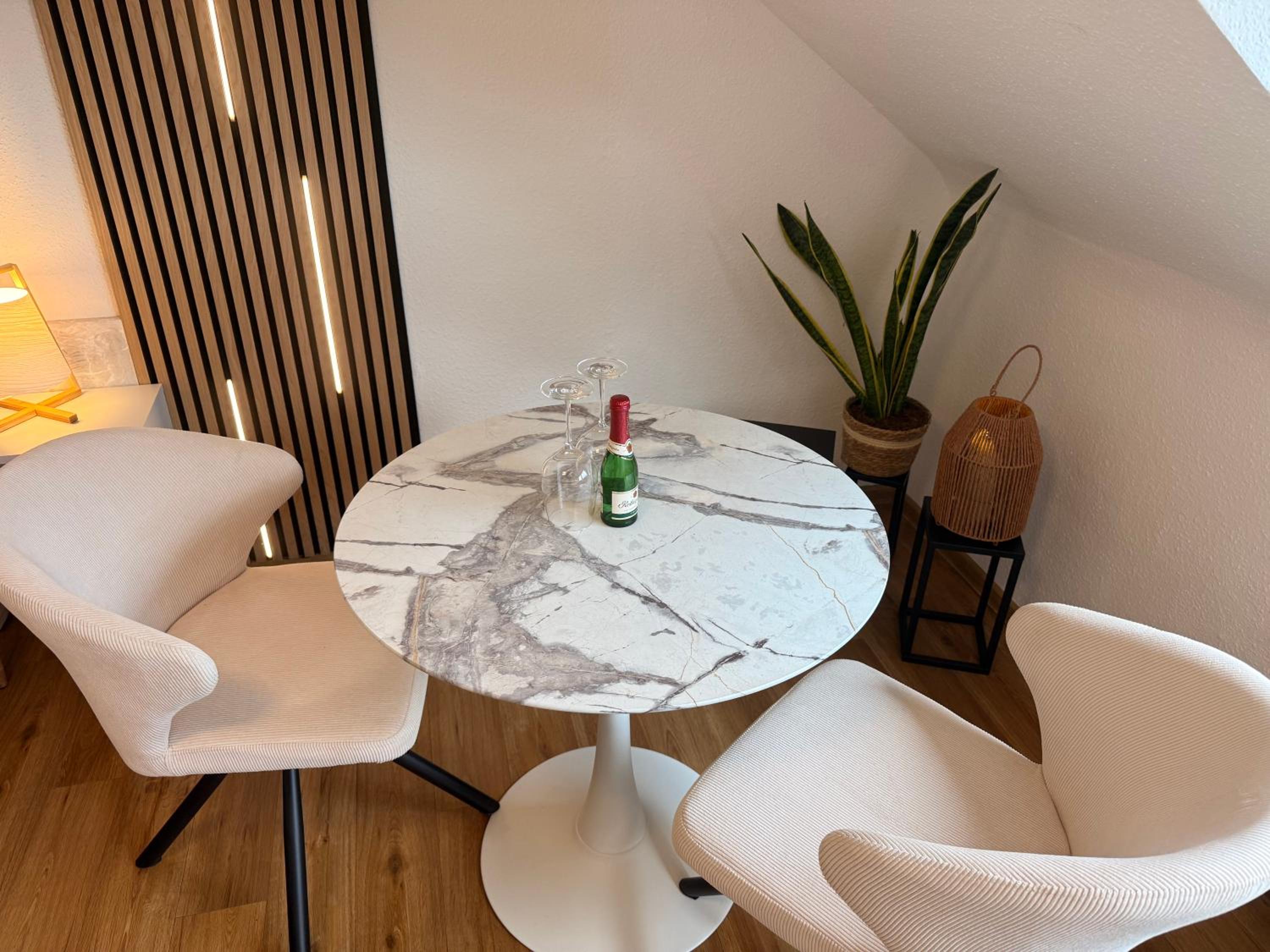 Rheinblick-Apartment Snacks, Ambilight & Boxspringbett